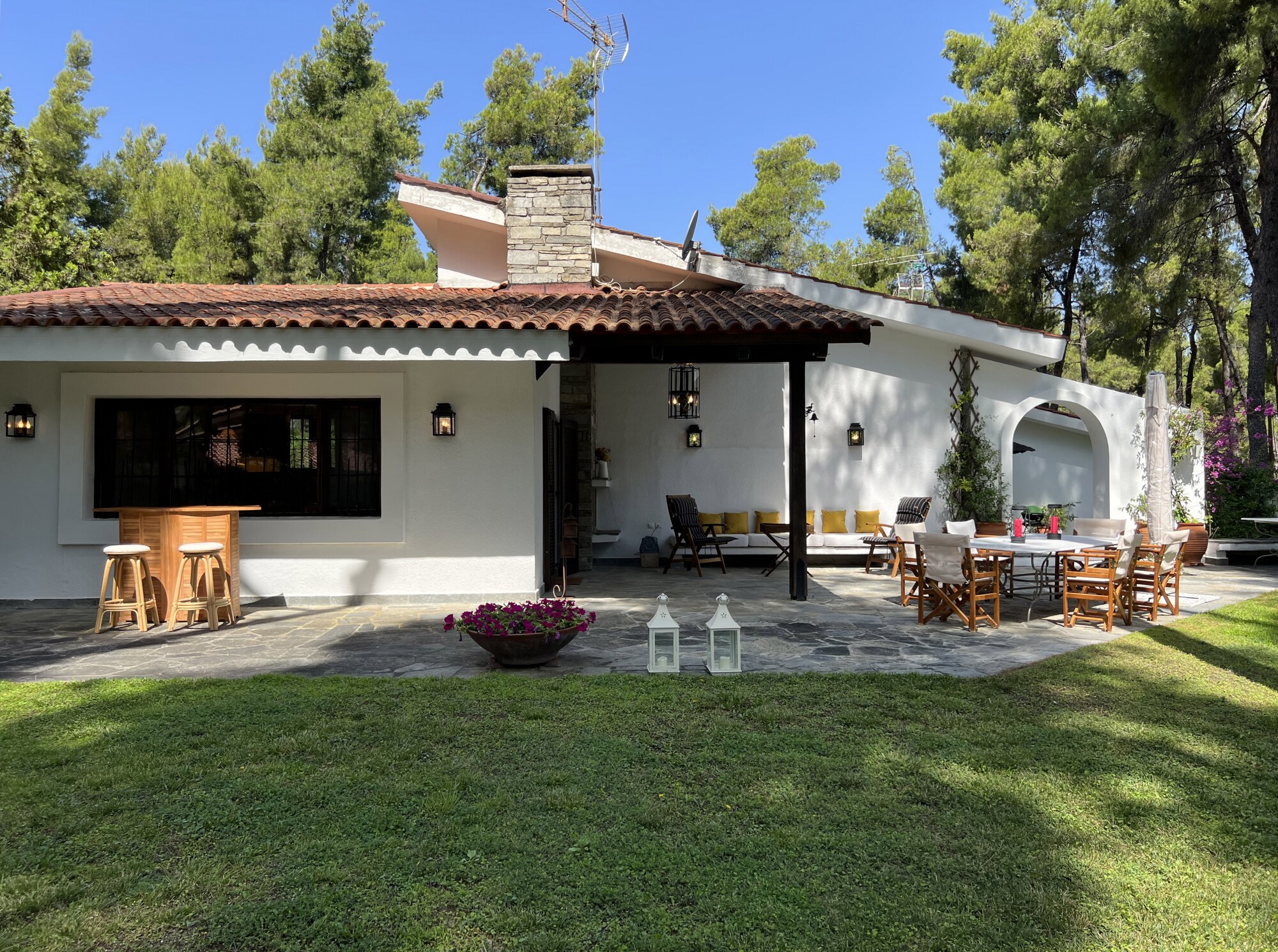 Property Image 2 - Lavender: Family villa with ping pong table