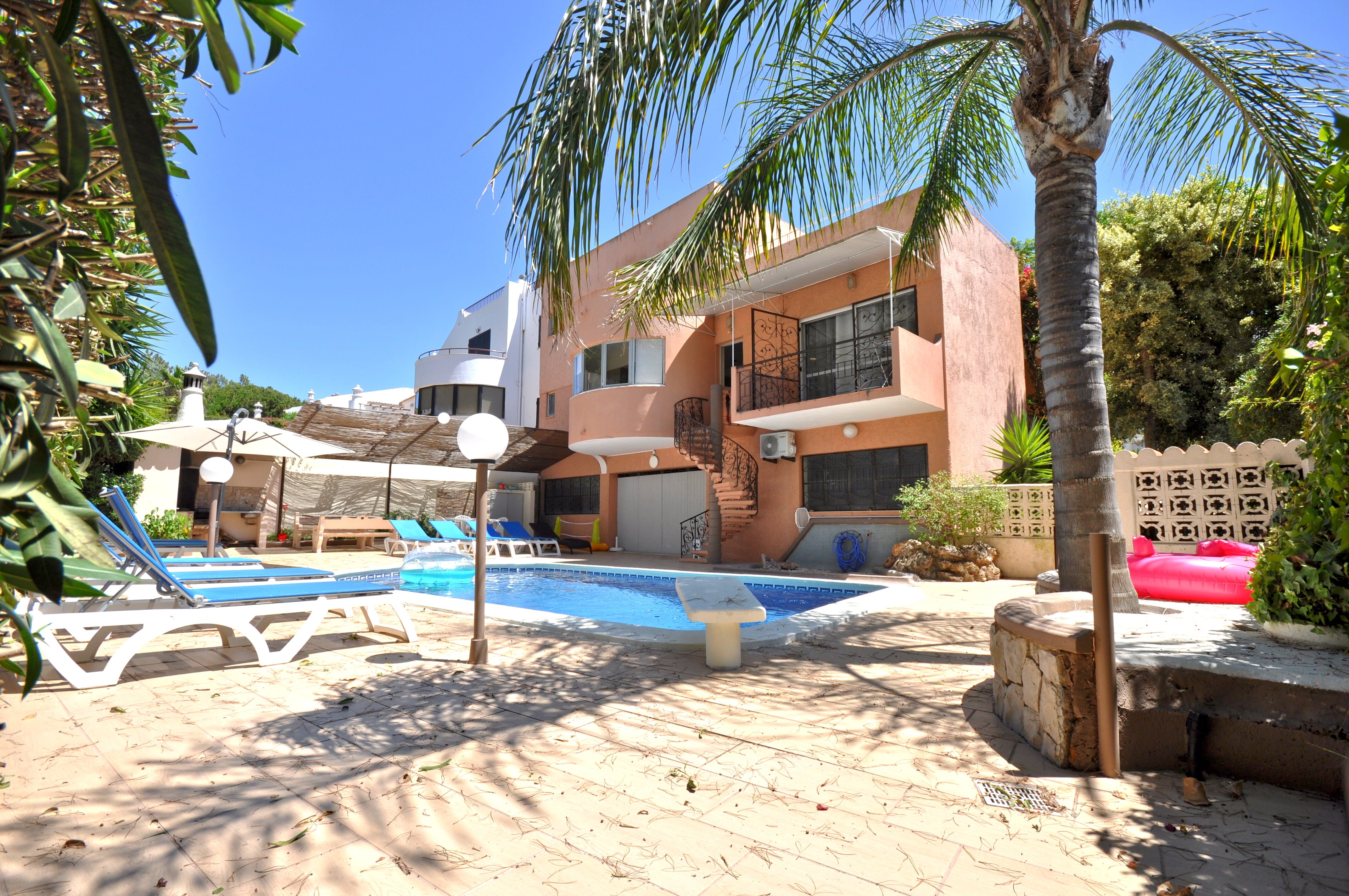 Property Image 1 - Walking Distance to the Centre - Snooker Table - Private pool - 5 bedrooms
