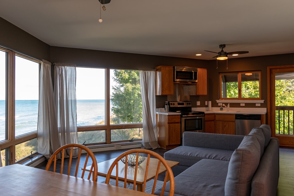 2nd Floor Main Living Area