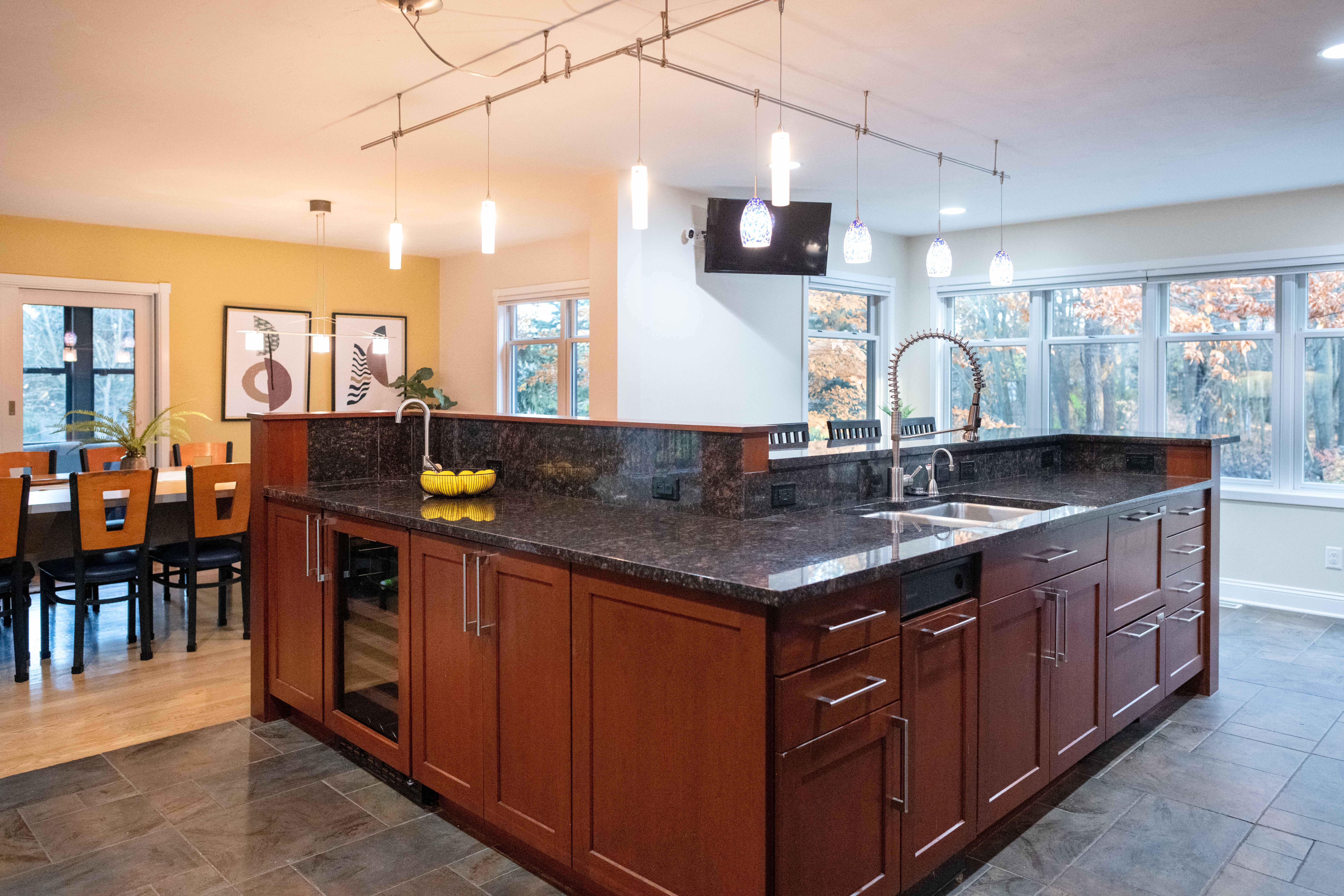 Offers plenty of counter space