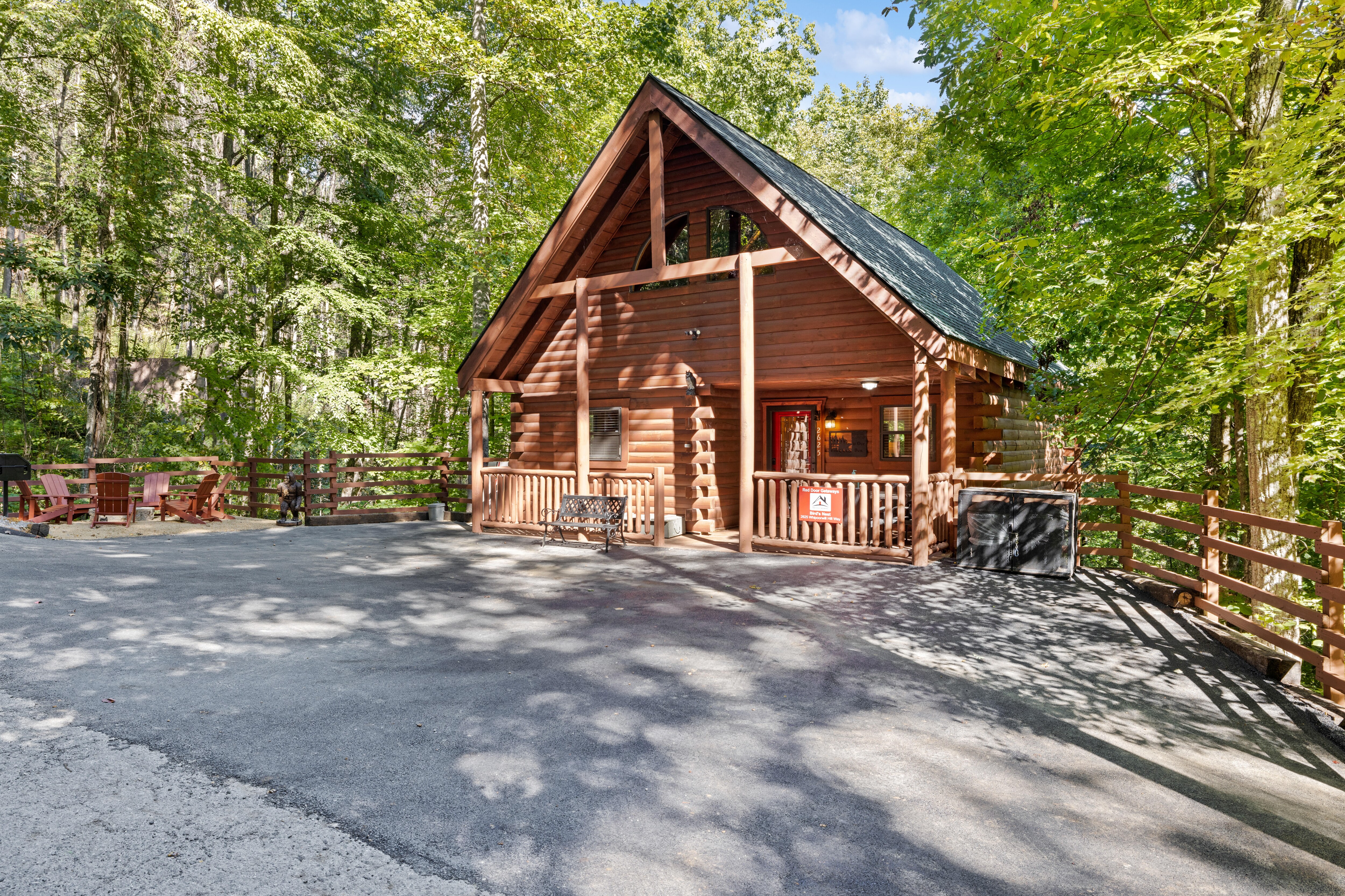 Property Image 1 - Fly into Bird’s Nest, 2 King BR Cabin/ w Loft, Game Room, Kids Nook, Hot Tub, and Fire Pit!!