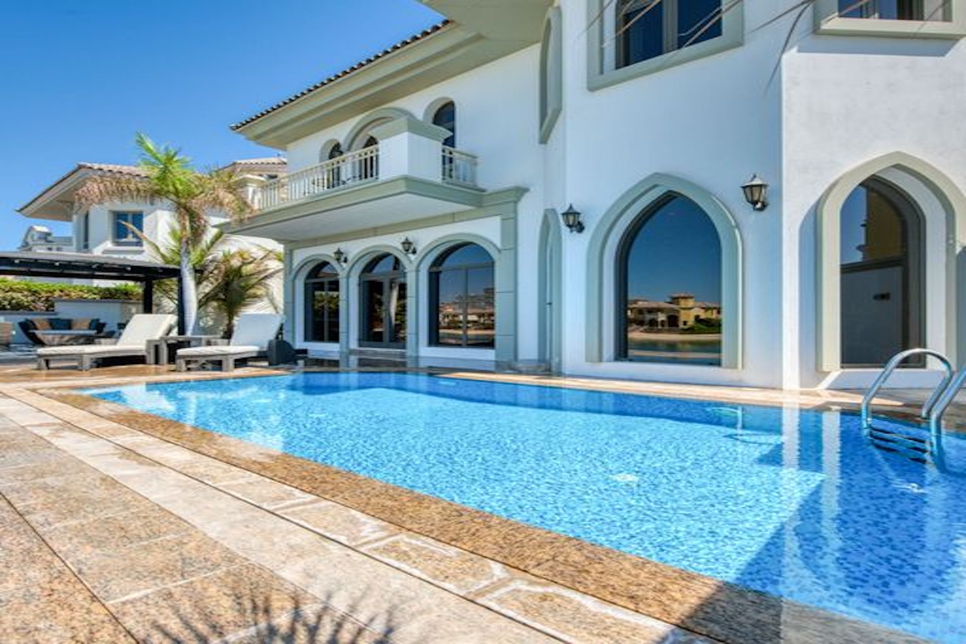 Property Image 2 - Exquisite Villa Right on the Beach