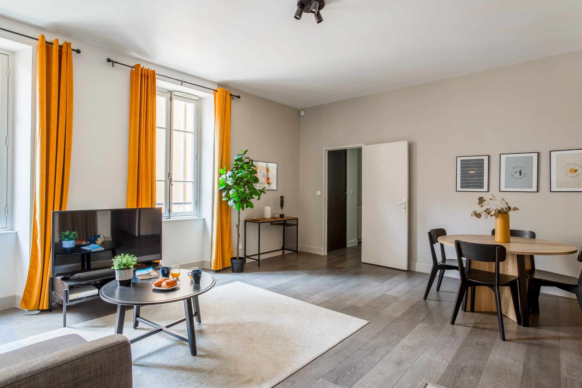 Property Image 1 - Large modern and calm flat at the doors of Panier in Marseille