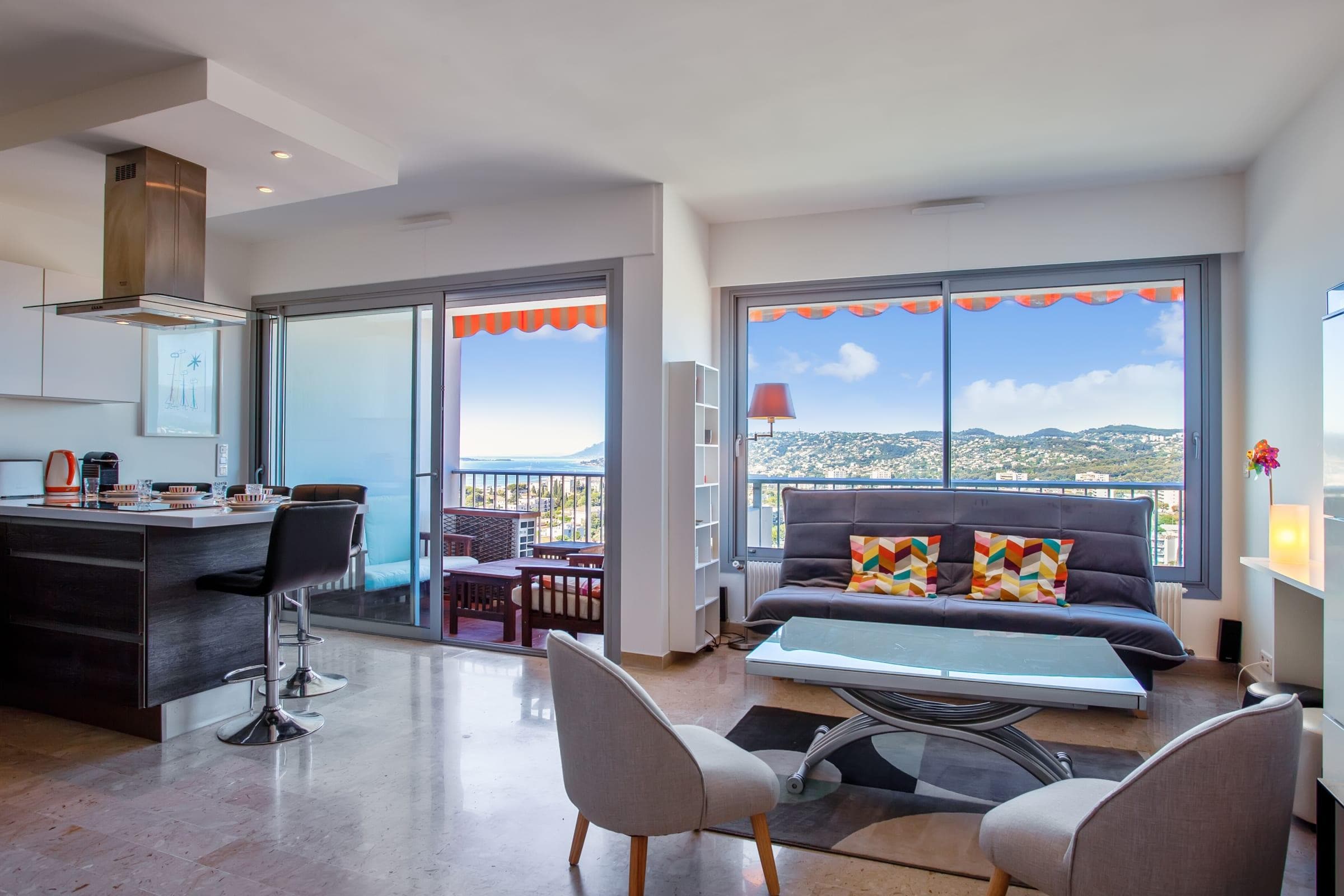 Property Image 1 - Superb flat with pool and balcony with exceptional view - Antibes Property Image 1 - Superb flat with pool and balcony with exceptional view - Antibes