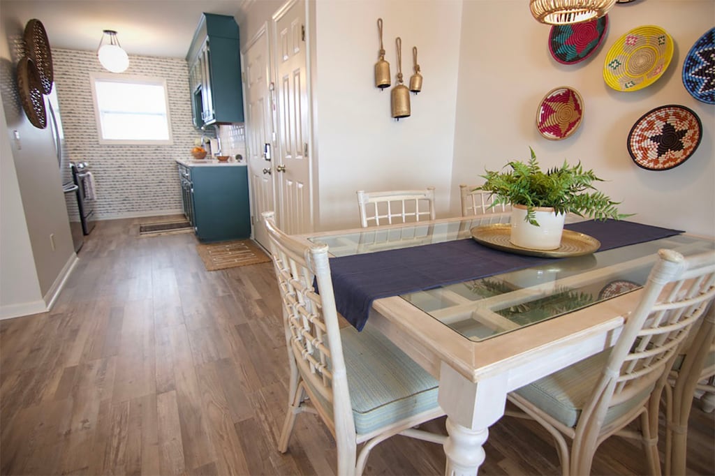 With enough seating for the whole gang to enjoy a meal together