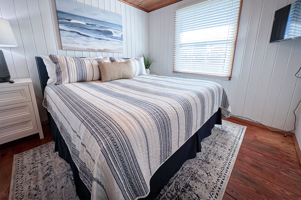 Bedroom 4 w/King Bed