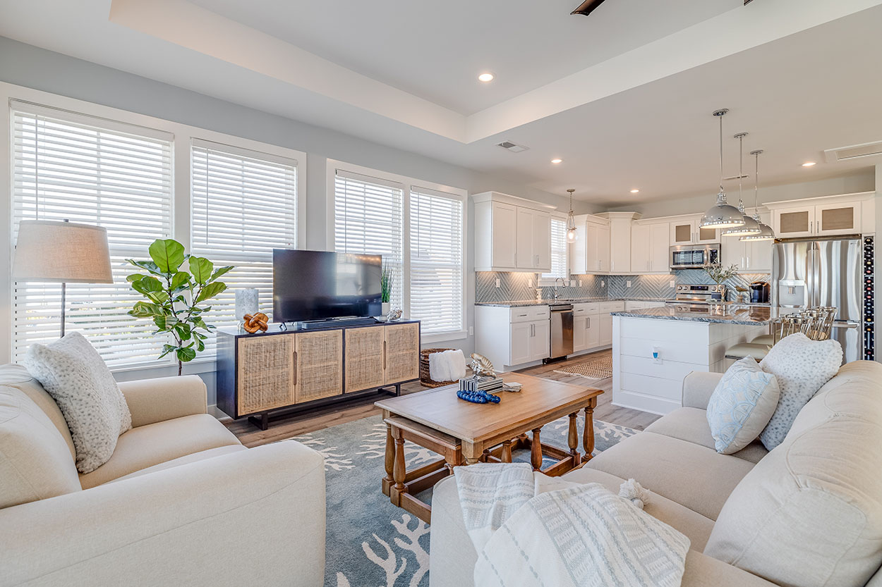 Comfortable Living Area w/ Ocean Views