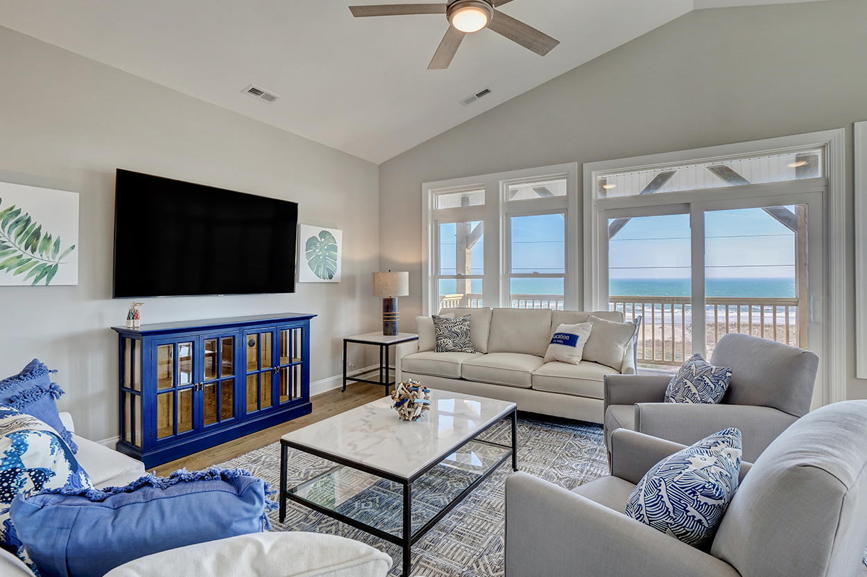 Living area w/ocean views