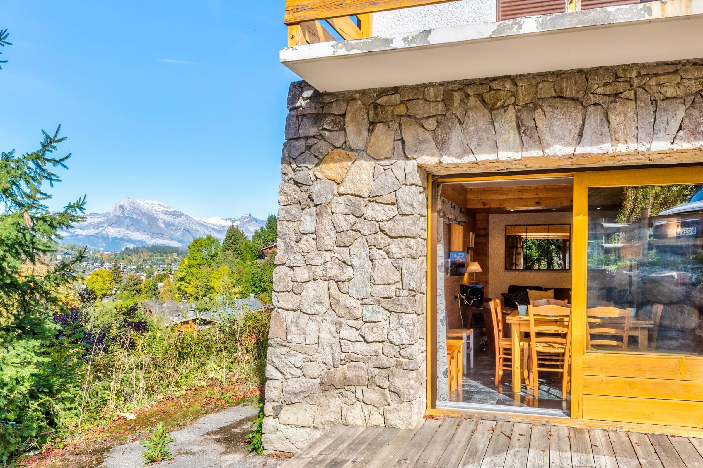 Property Image 2 - Charming apartment in a chalet with big terrasse and beautiful view. 