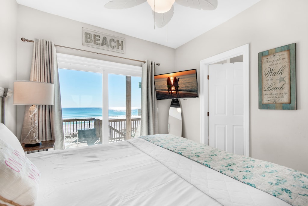 Guest bedroom with balcony access