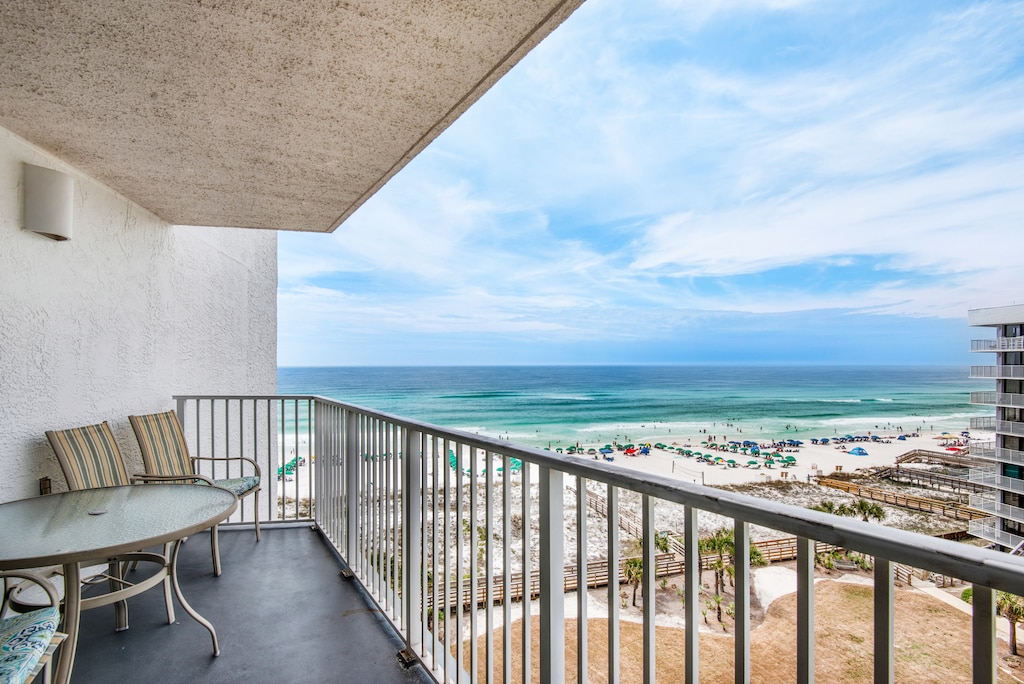 Mainsail 176 balcony views