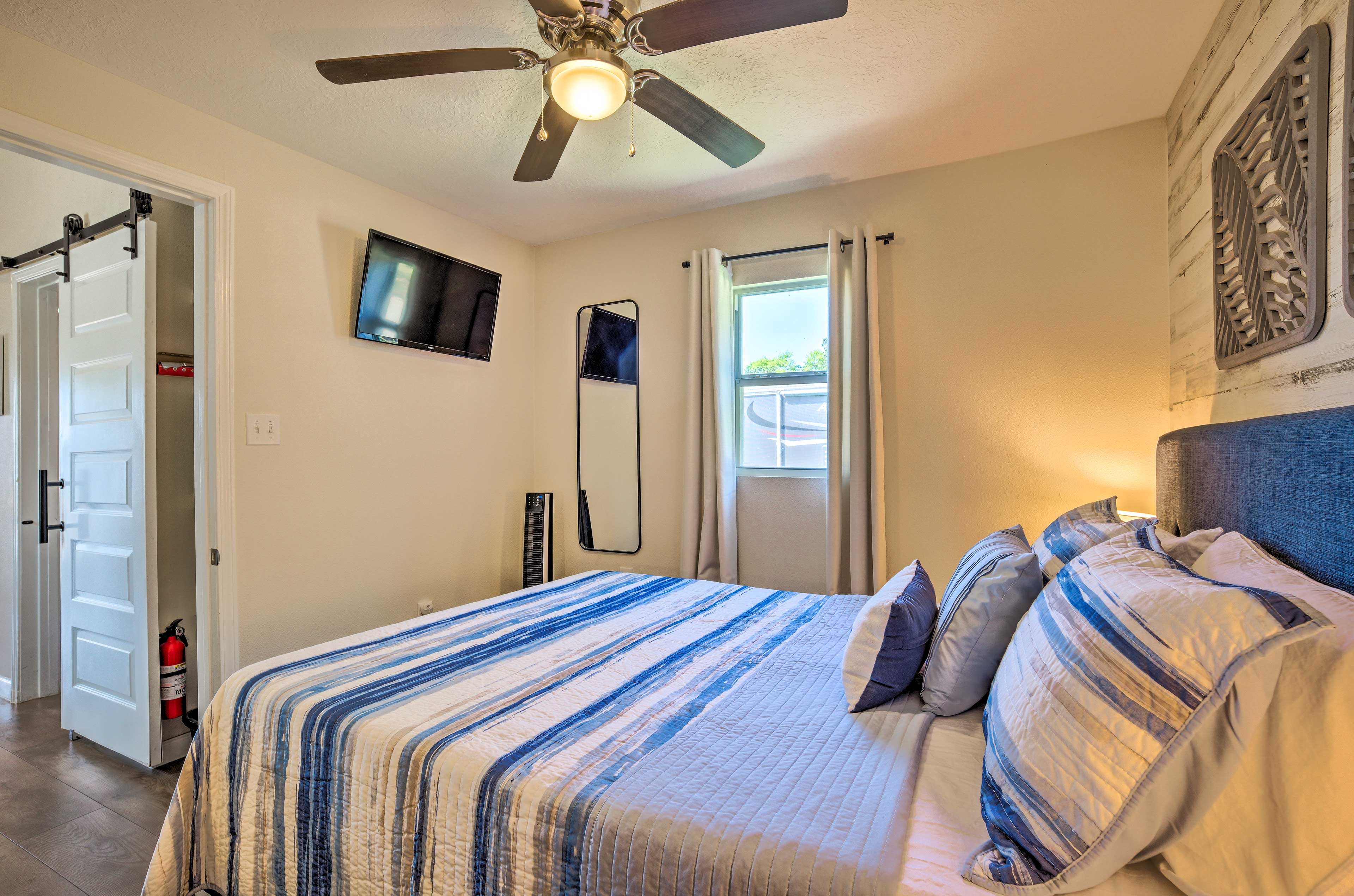 On-Site Lake Conroe Access - Updated Cabin Rental