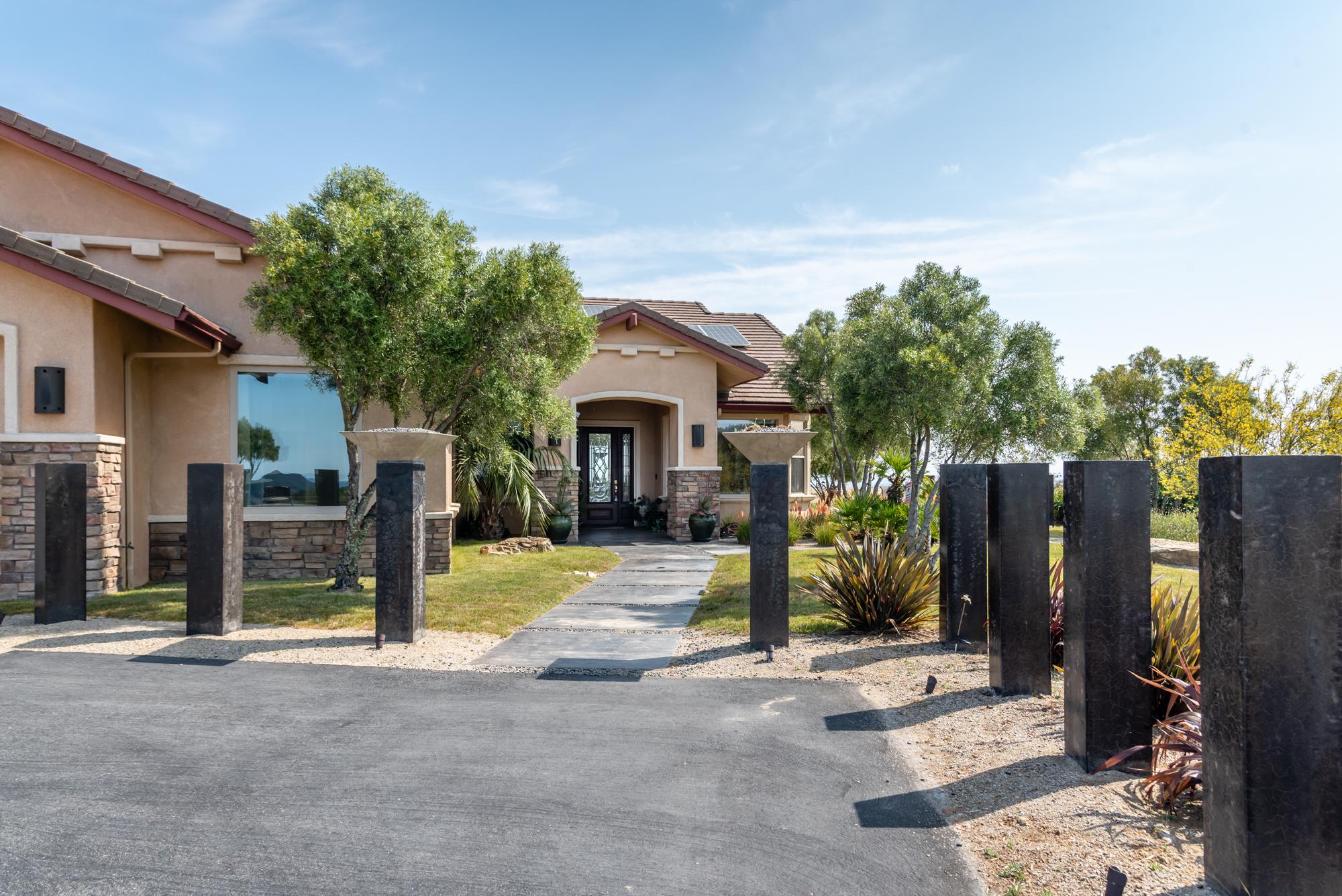 Grand entrance to the Ridge View Home