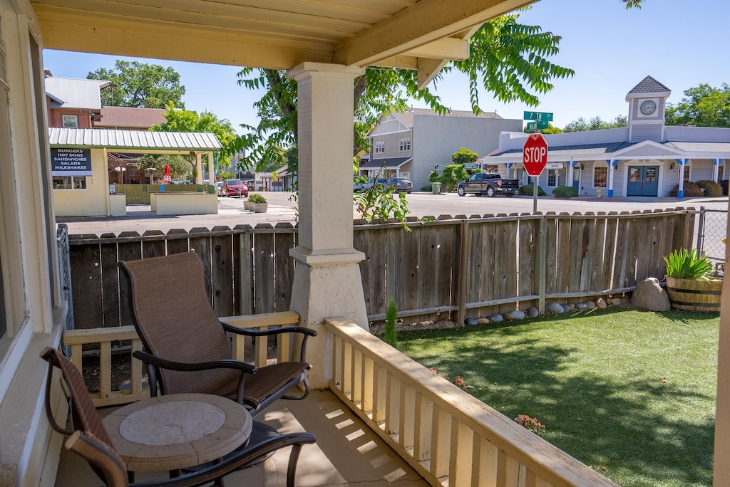 Lovely Downtown Templeton Steps Away