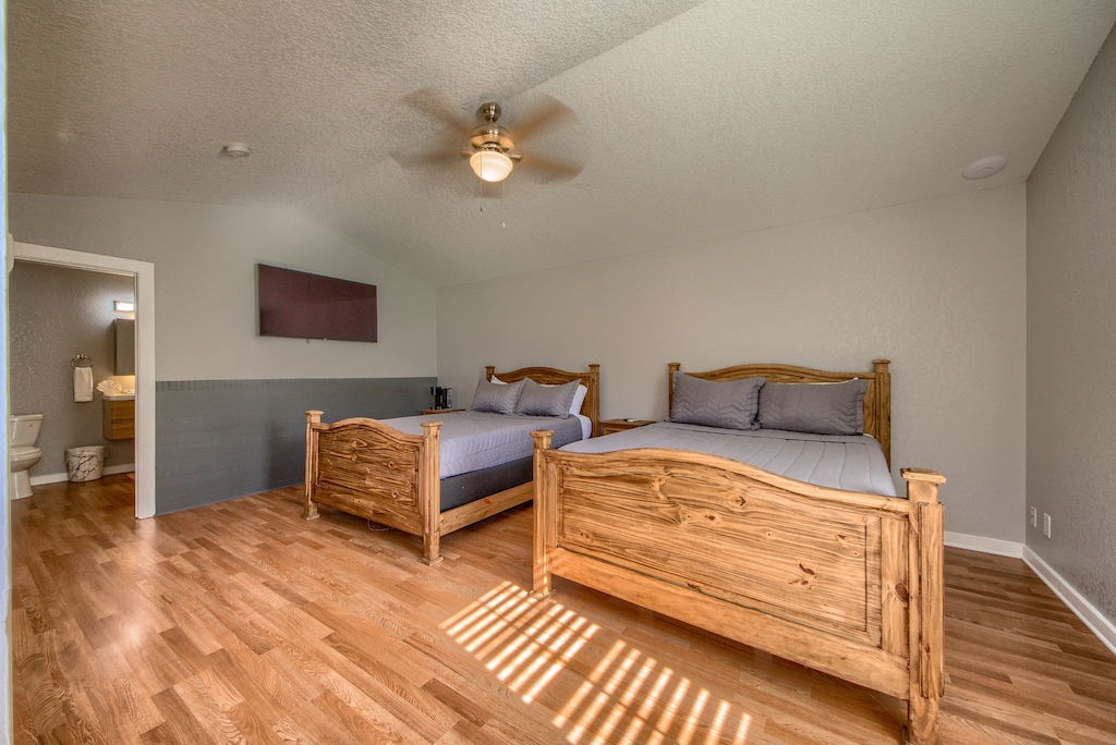 2 Queen Size Beds with a Smart TV. 