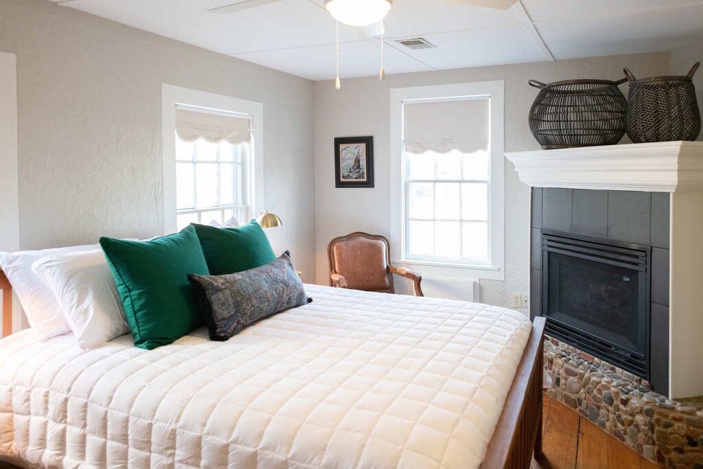 Bedroom with queen bed and full bath.