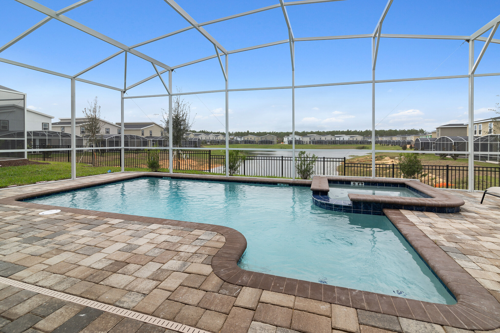 Private Pool + Jacuzzi