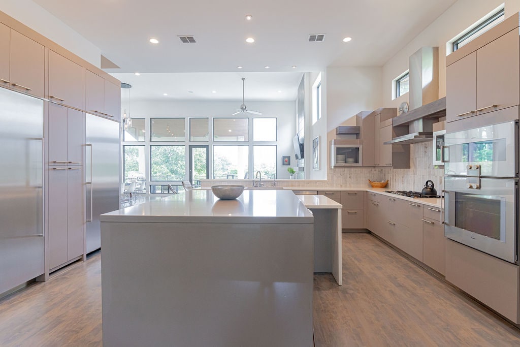 Kitchen - Walker Luxury Vacation Rentals