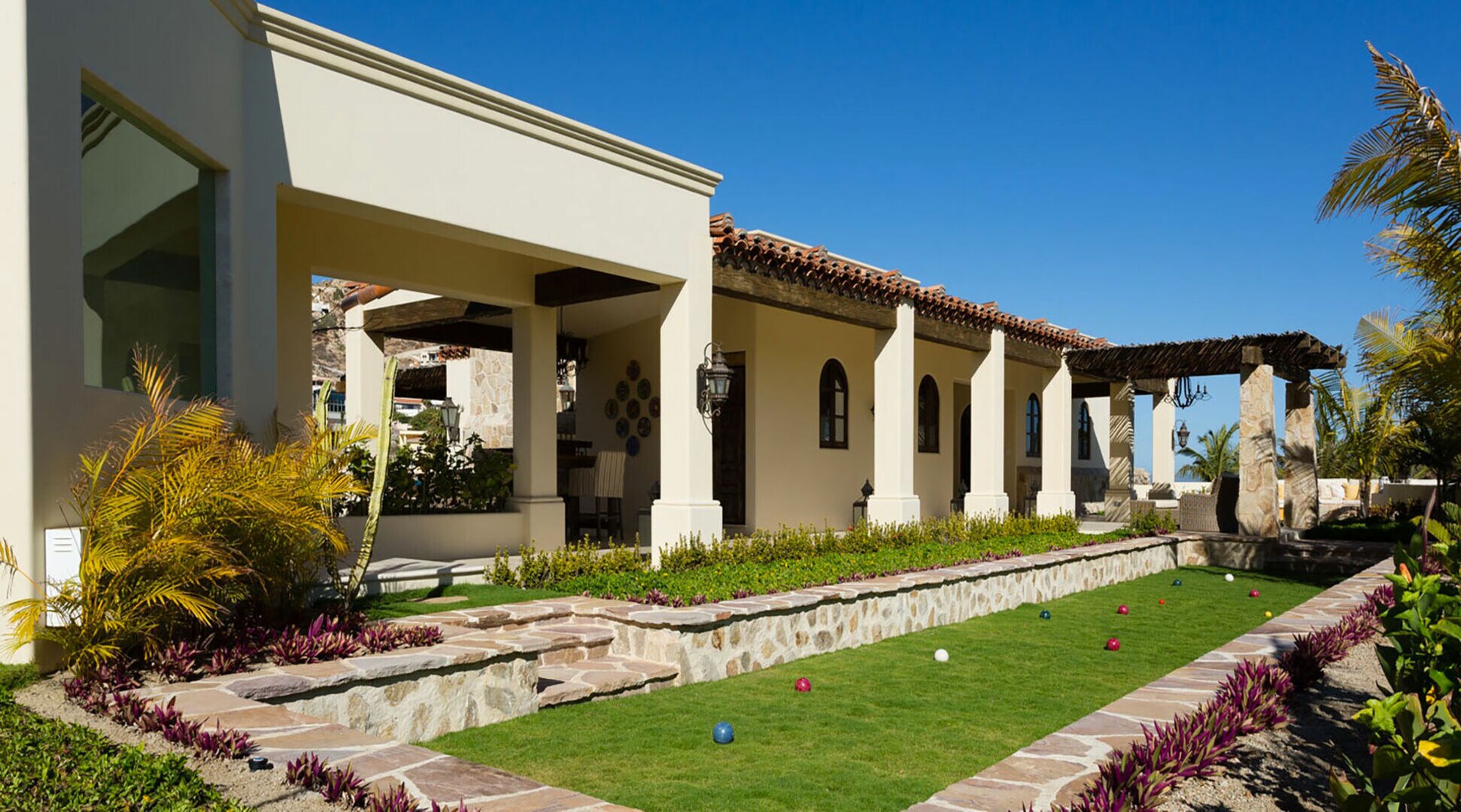 Exquisite Cabo Villa: Prime Location, Book Now!