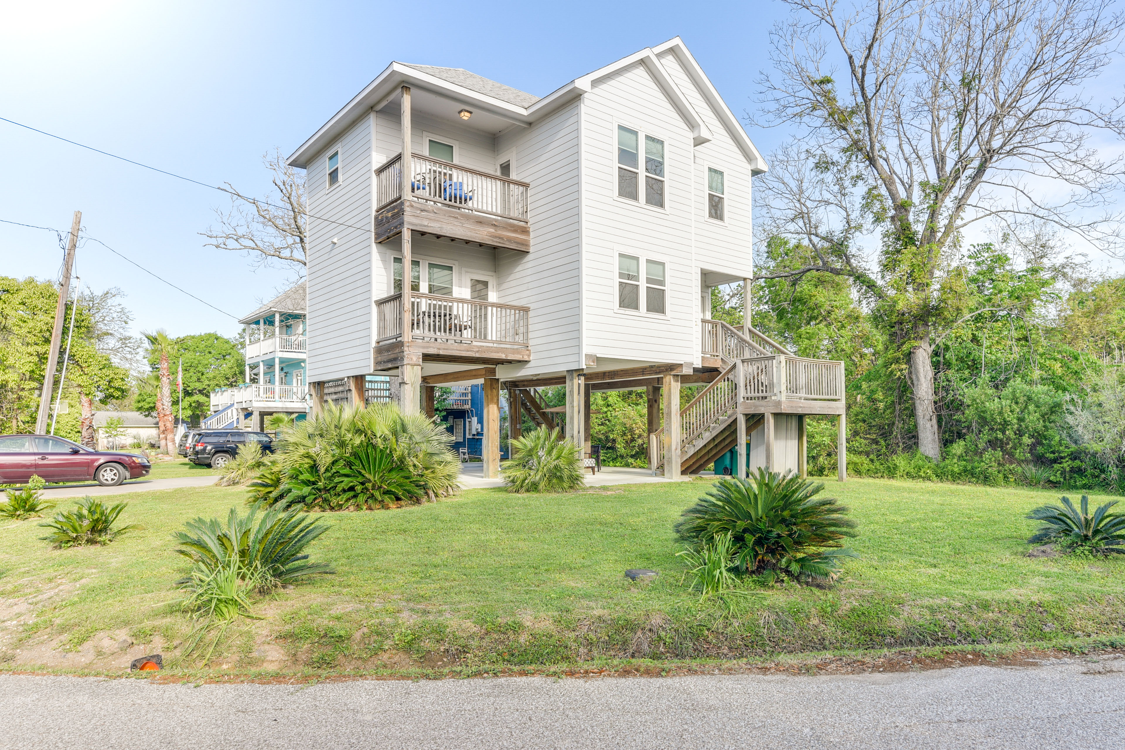 Seabrook Getaway w/ Balconies & Bay Views!