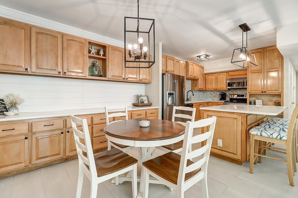 Dining Area. A Perfect Connection Between Dining and Kitchen for Effortless Entertaining 