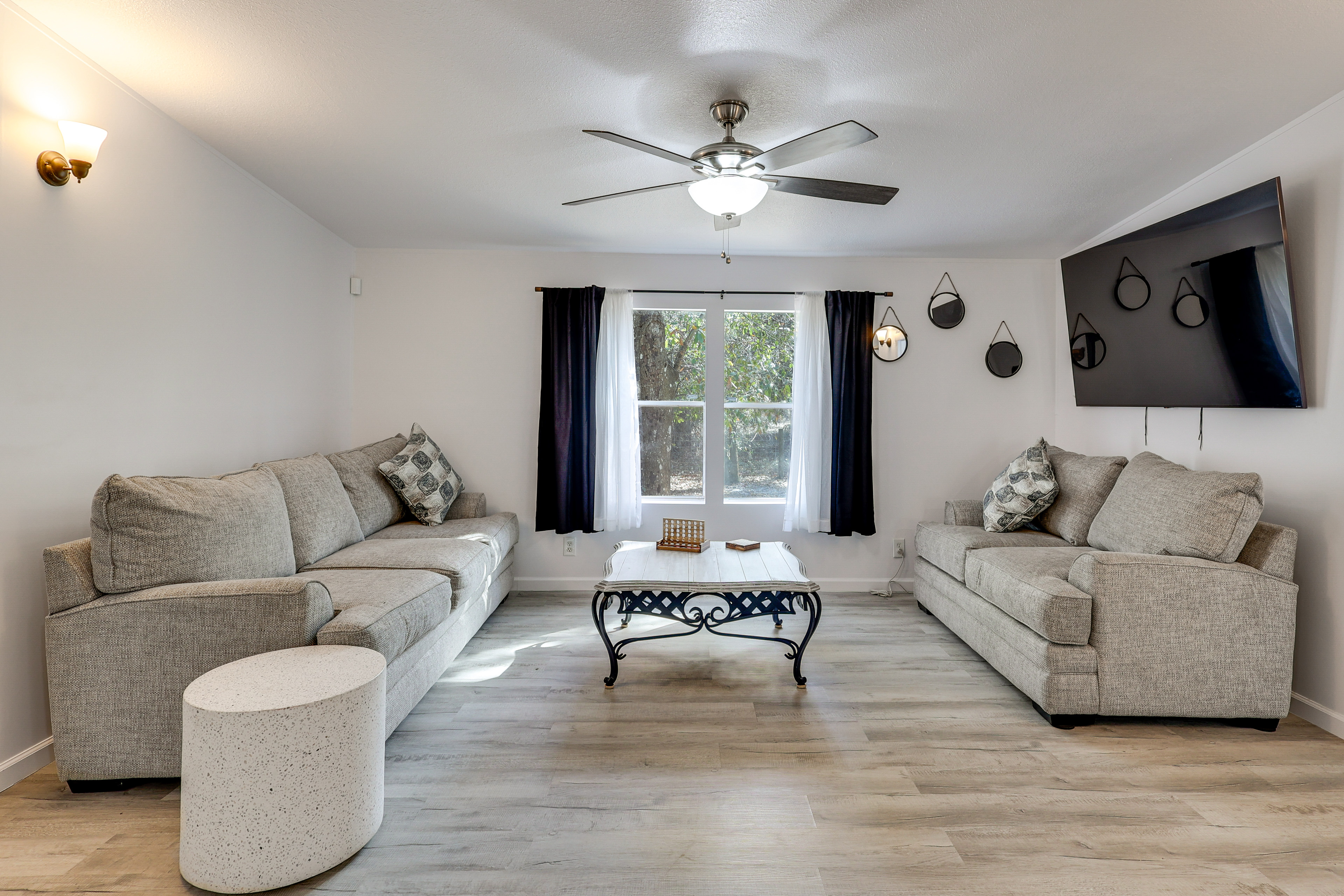 Valrico Retreat w/ Fire Pit ~ 18 Mi to Tampa!