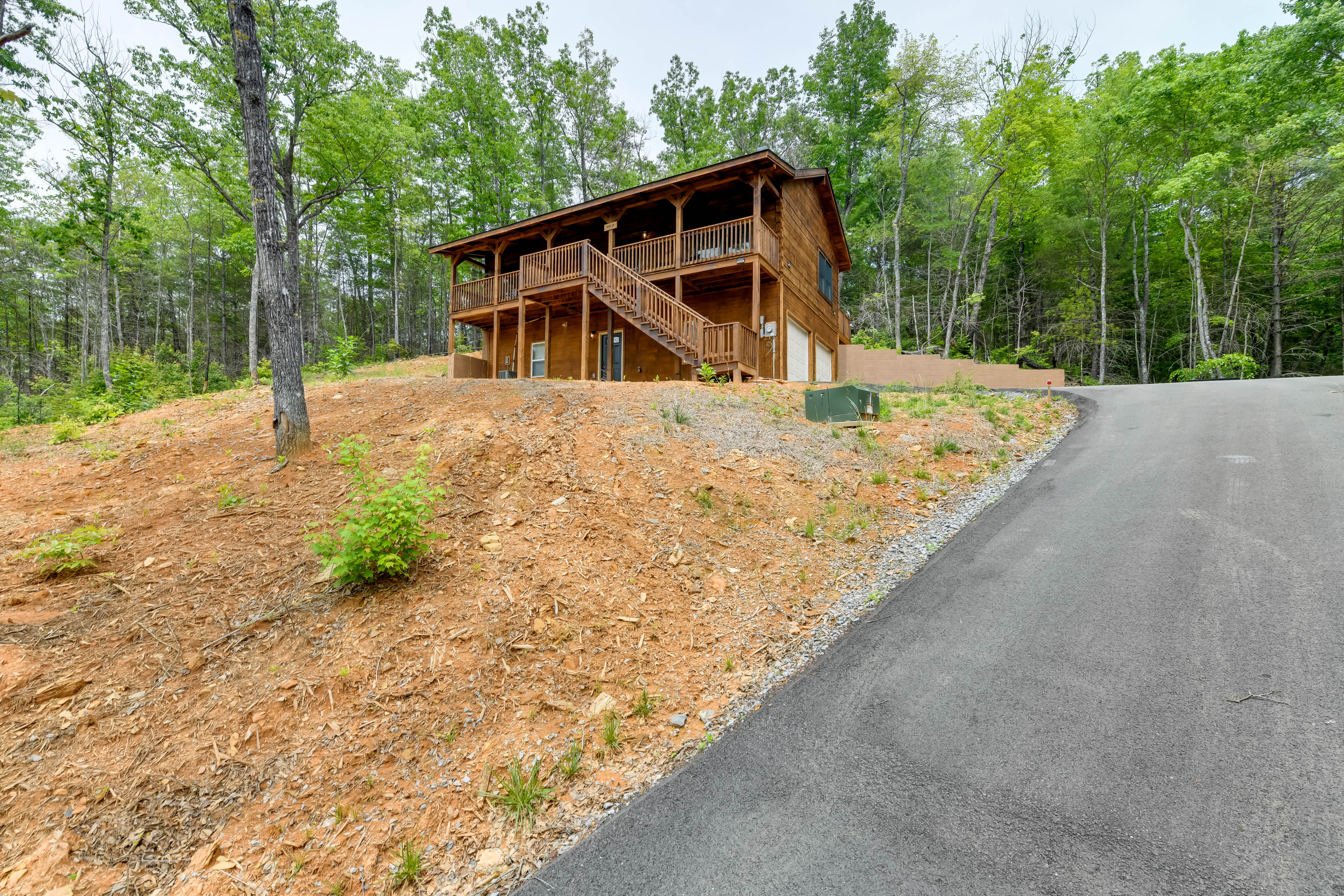 Secluded Sevierville Cabin: Mtn Views & Hot Tub
