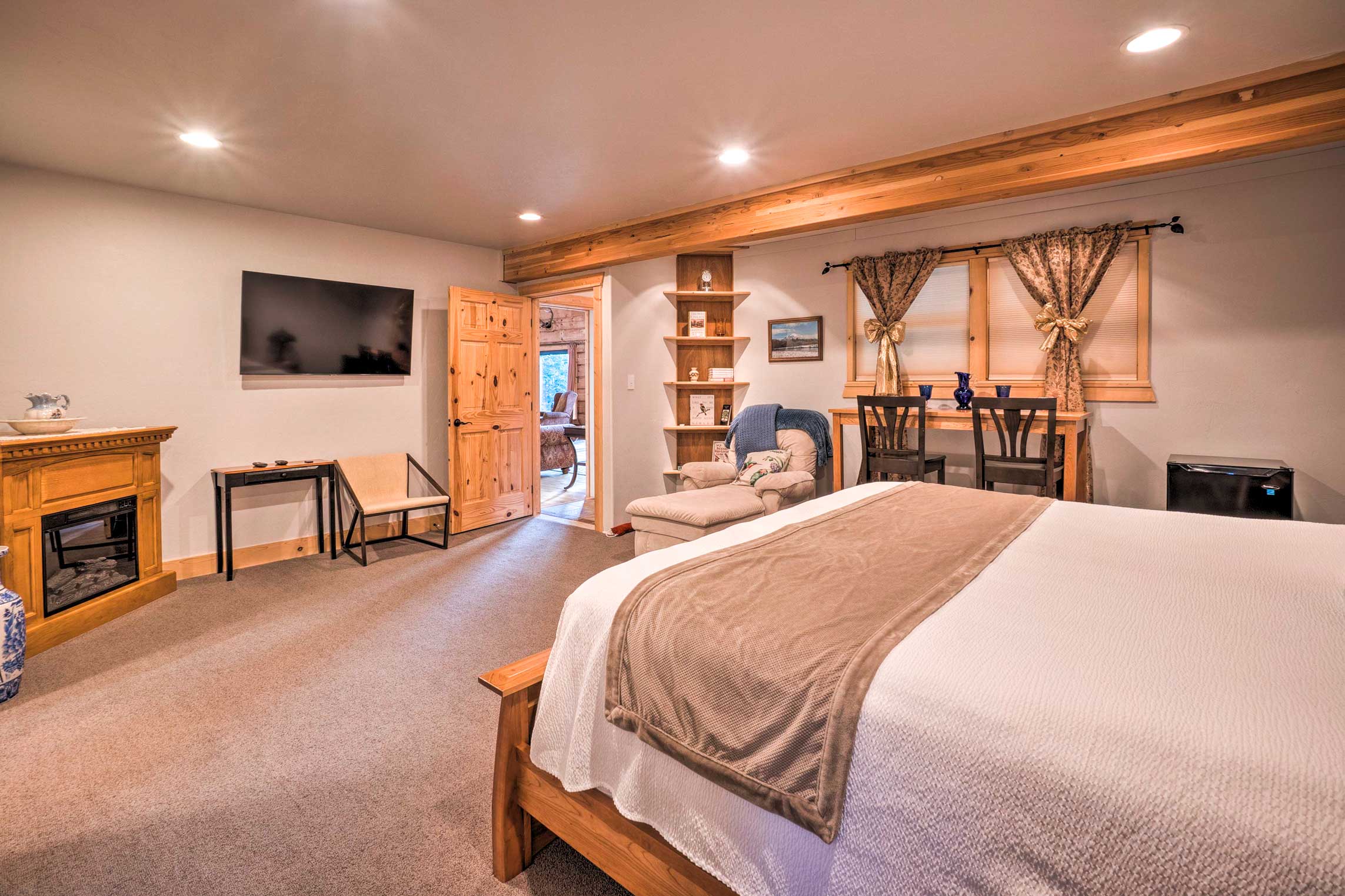 Brookings Vacation Rental Lodge on 88 Acres!