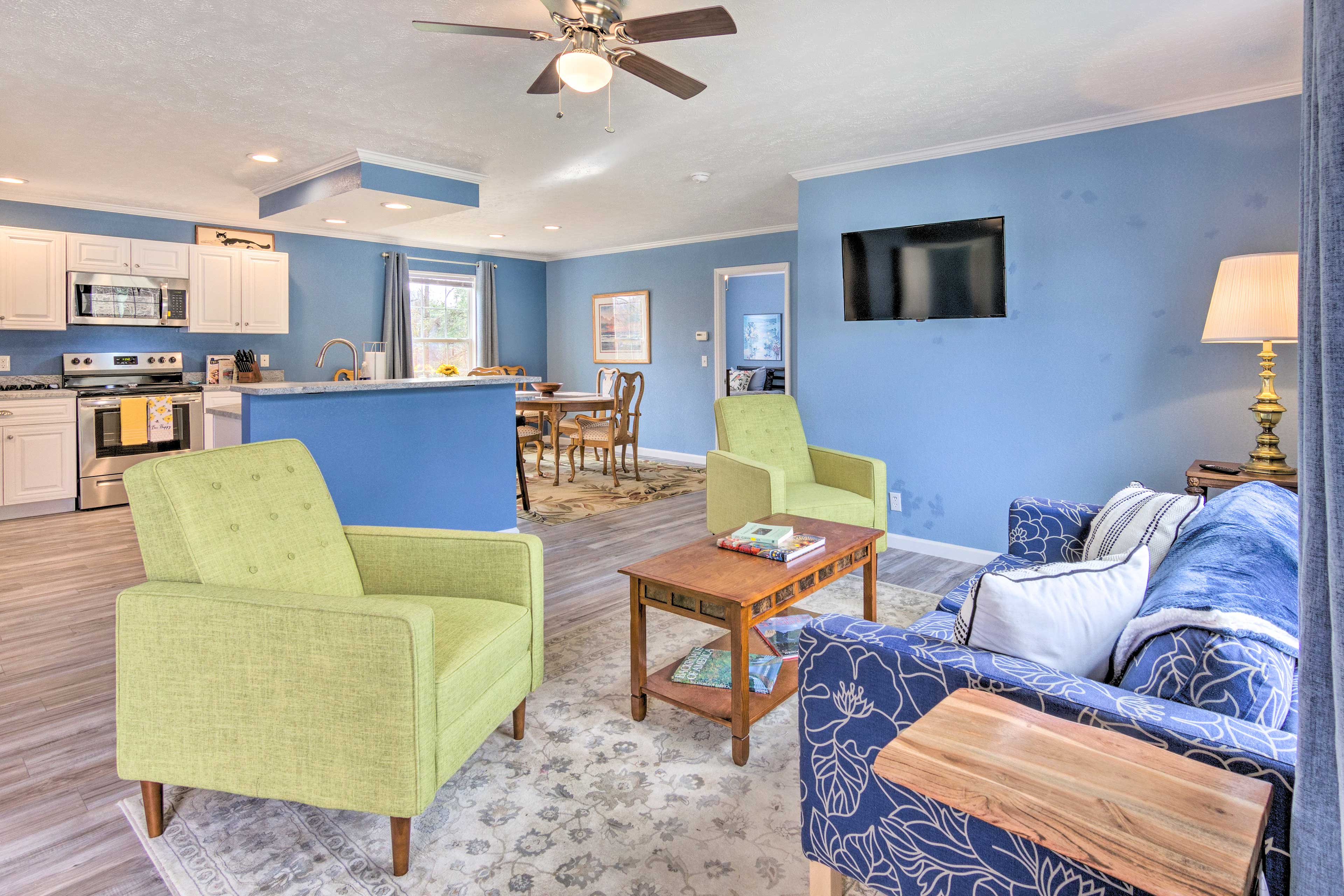 Walk to Lake Summit! Mountain-View Zirconia Home