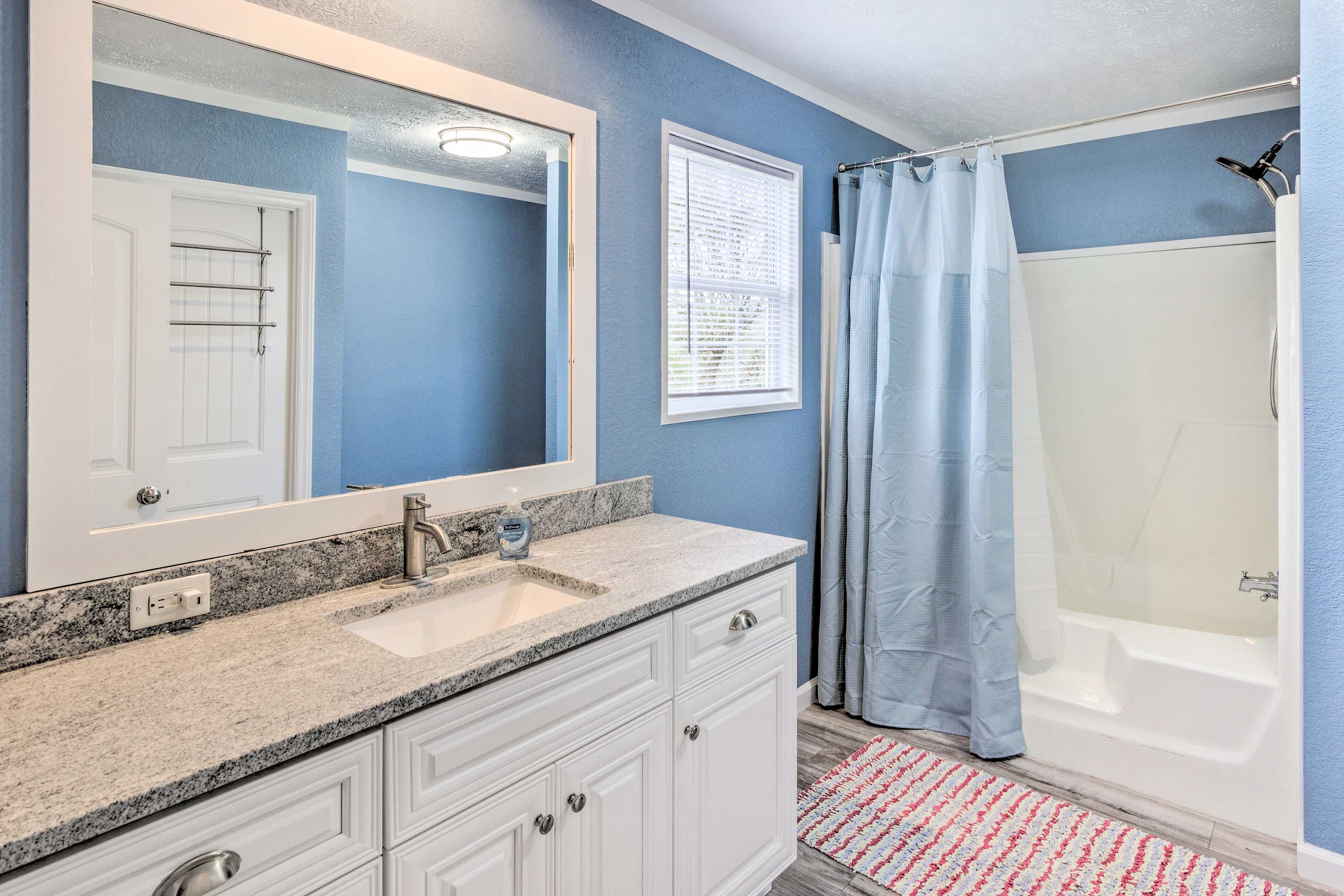 Mountain-View Zirconia Home: Walk to Lake Summit!