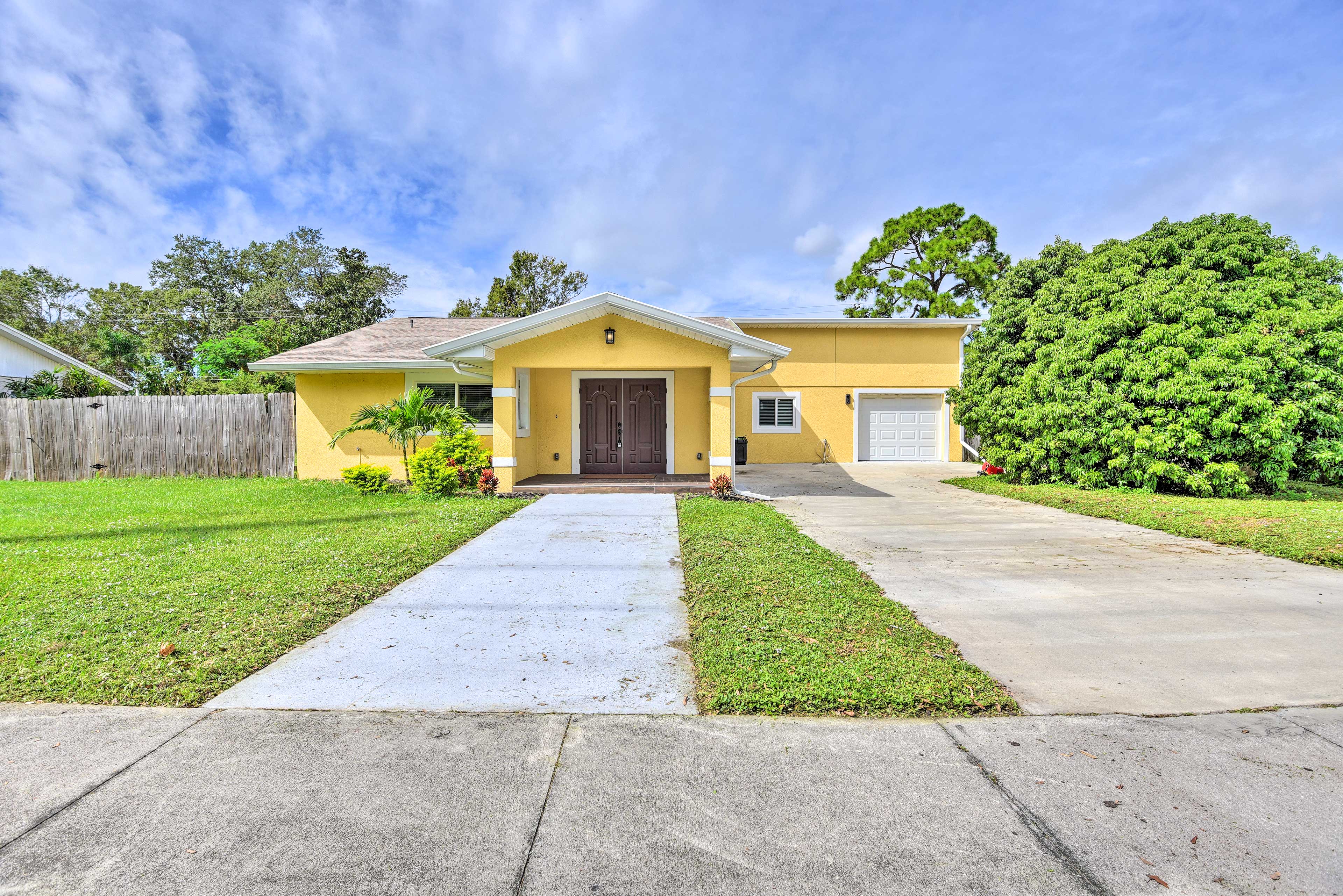 Bradenton Retreat w/ Yard: 3 Mi to Downtown!