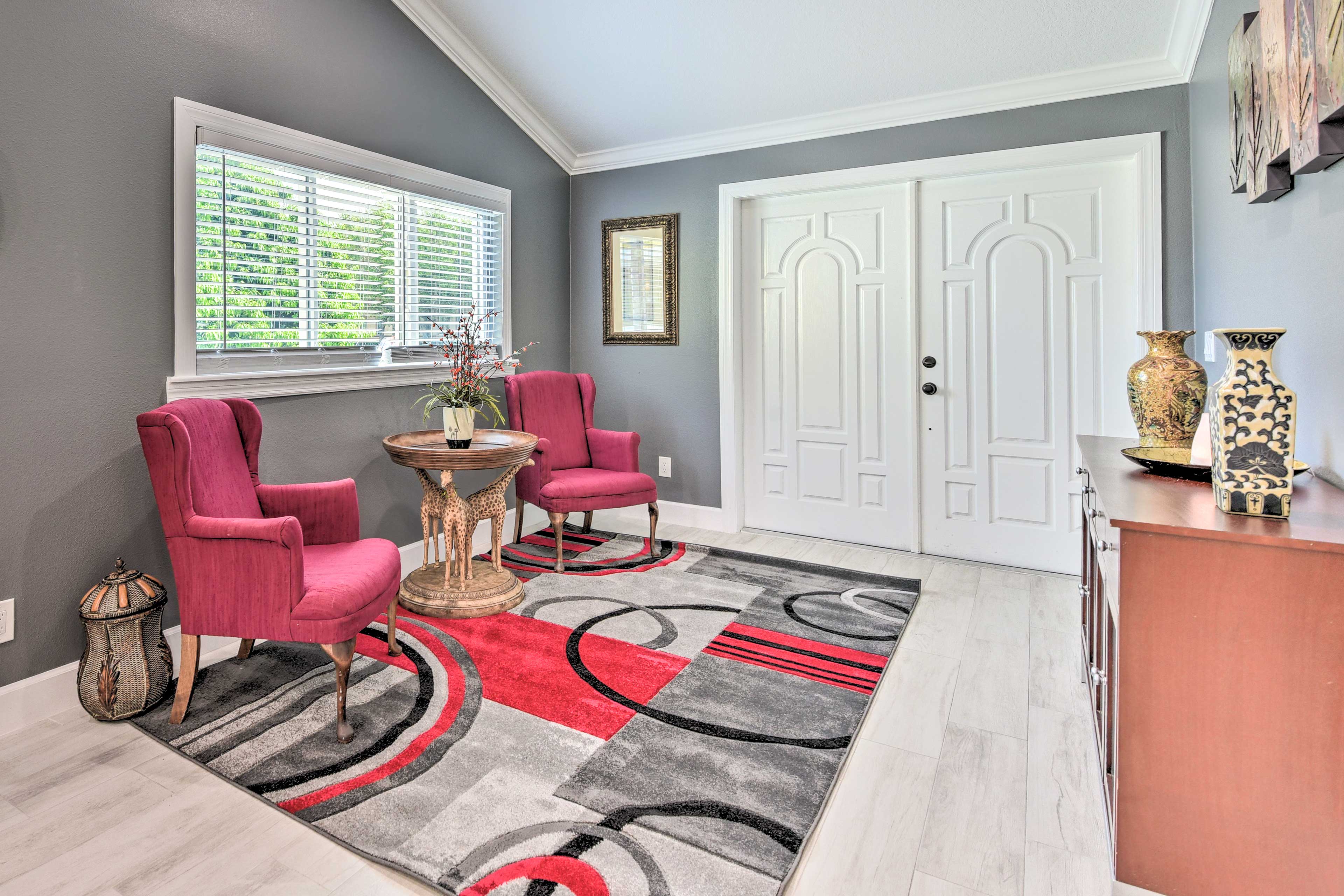 3 Mi to Dtwn Bradenton: Home w/ Yard!