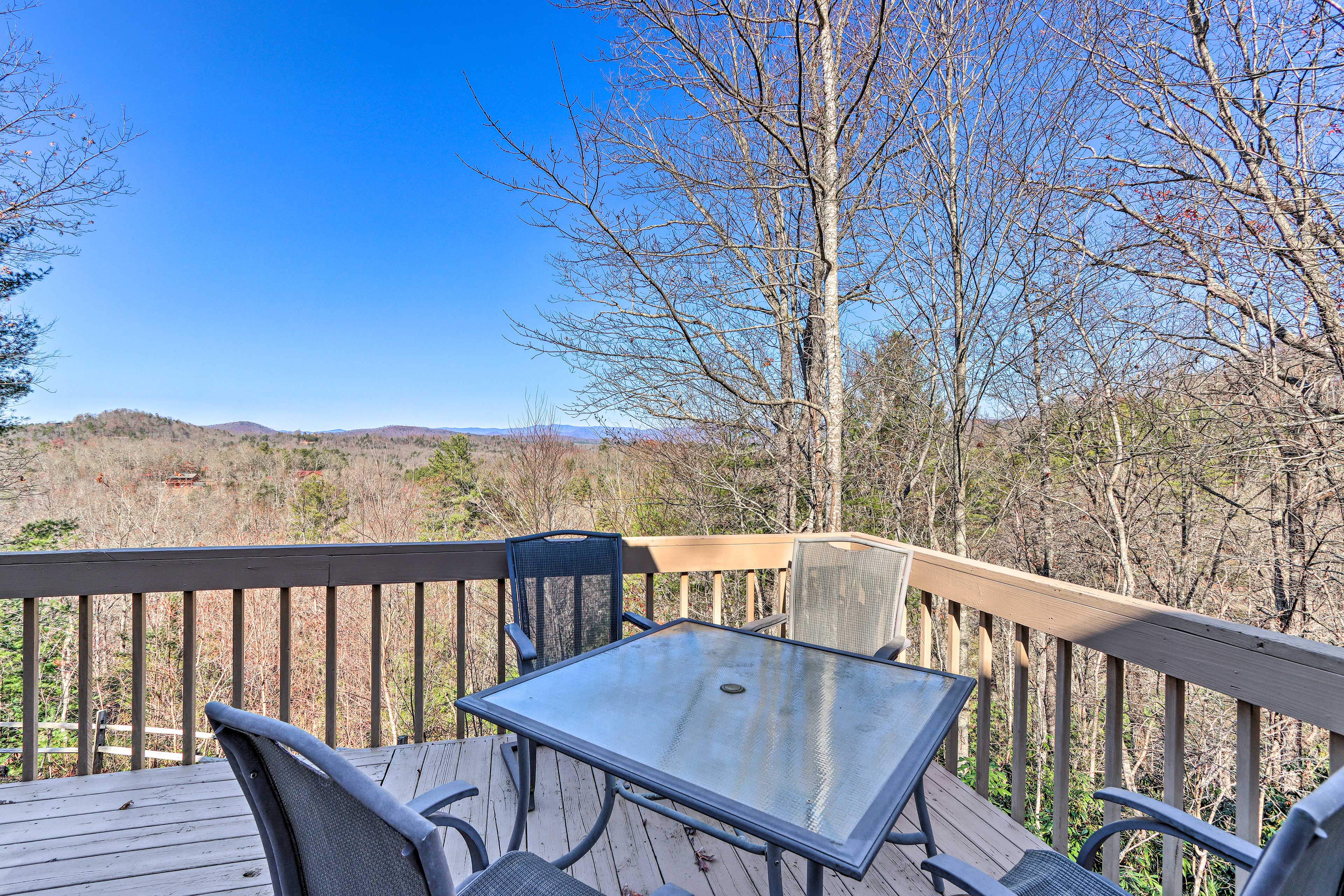 Property Image 2 - Family-Friendly Murphy Cabin w/ Deck & Fire Pit!