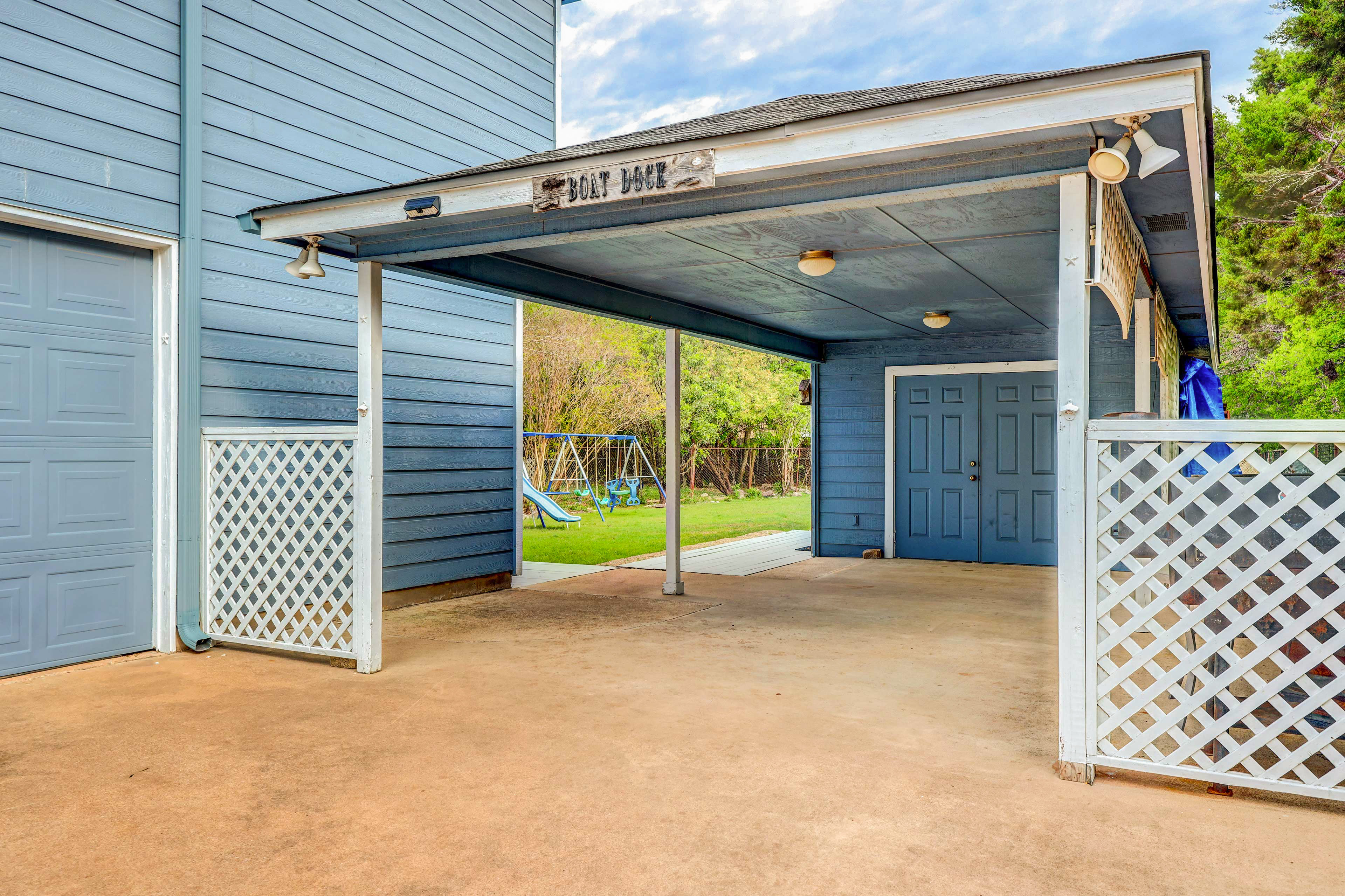 Canyon Lake Getaway w/ Fire Pit, Boat Ramp Nearby!