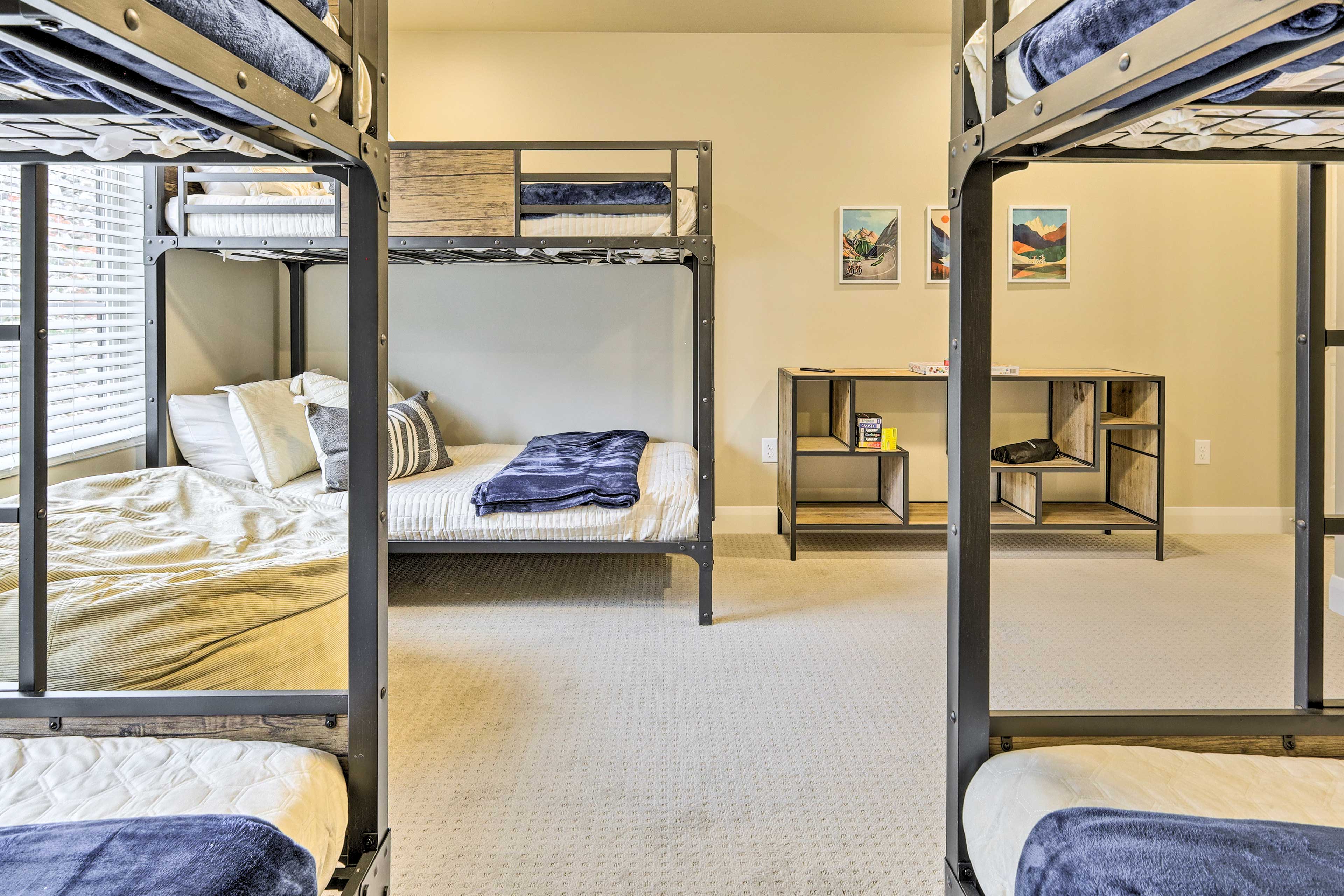 Washington Hiking Getaway w/ Pool Access!