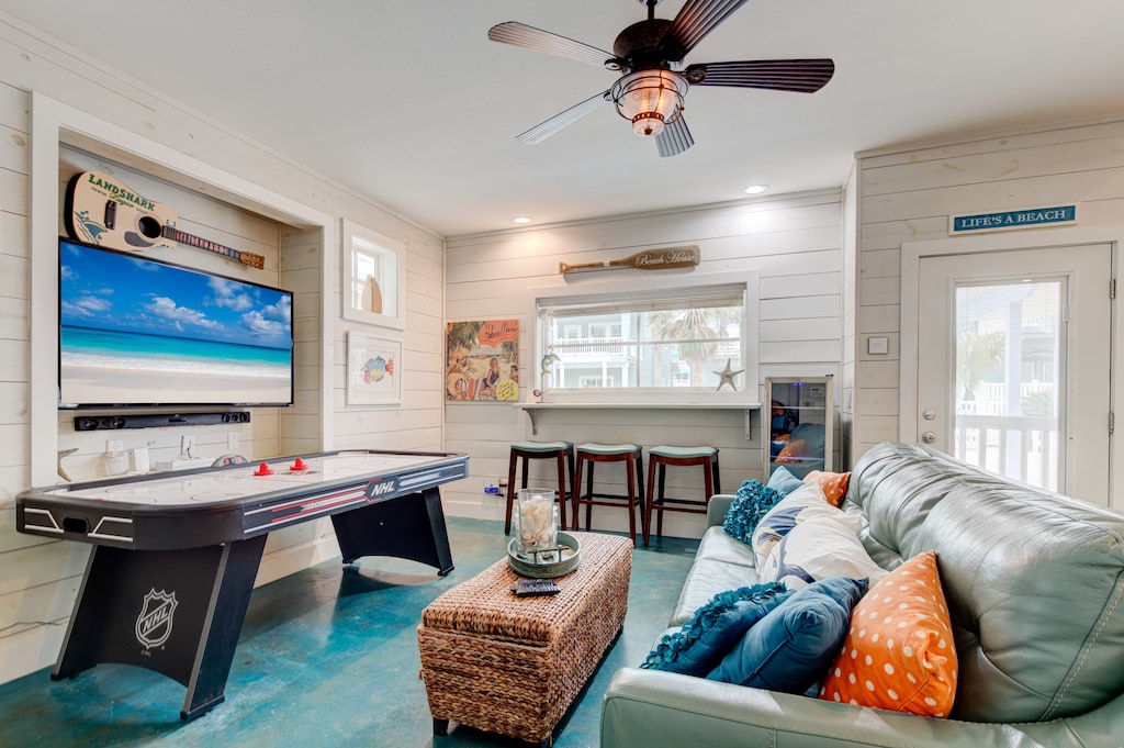 Amenities. Where fun and relaxation meet — game on! 