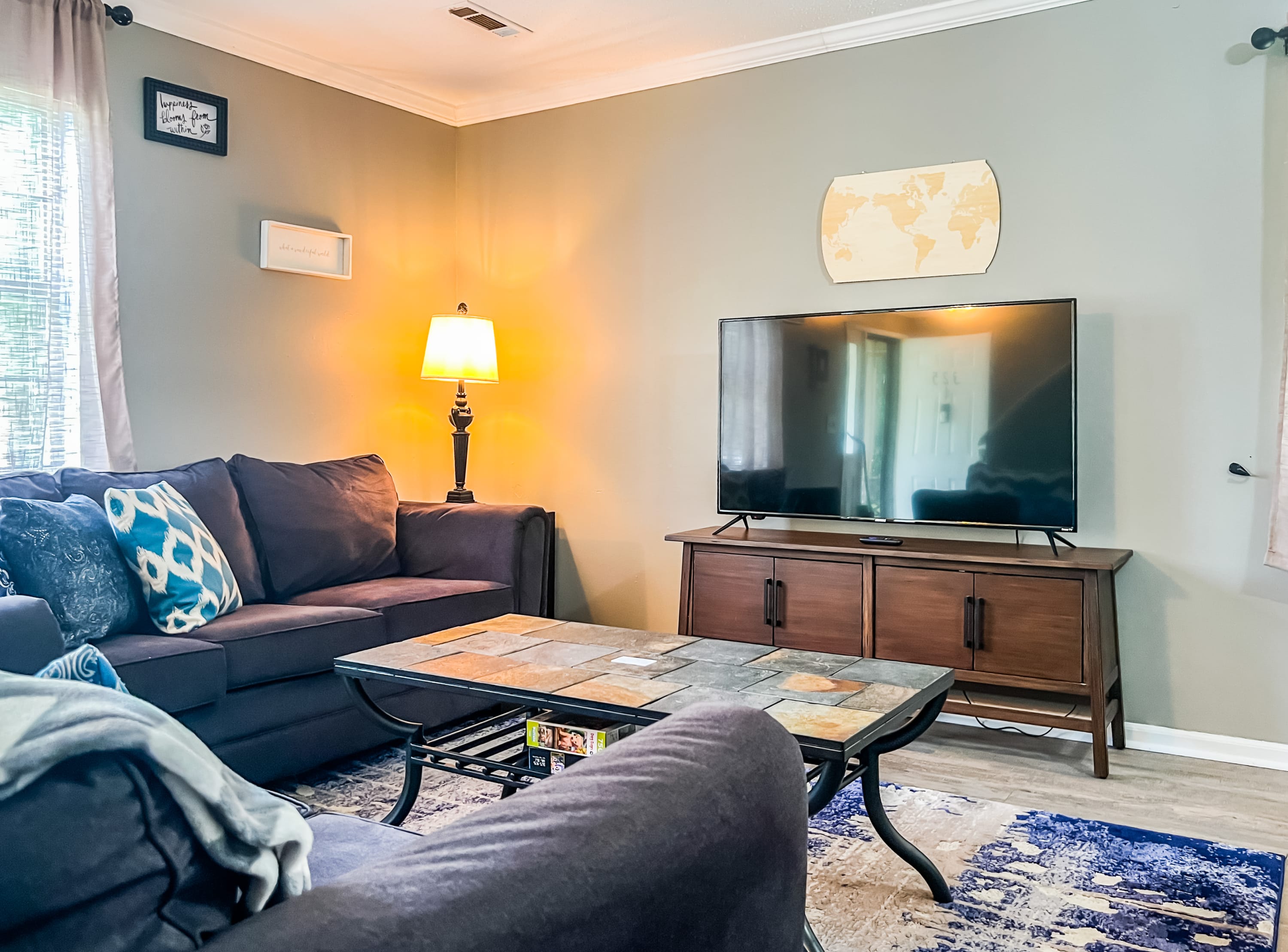 Property Image 2 - Minutes from Arsenal & Downtown! Awesome on Autumn Property Image 2 - Minutes from Arsenal & Downtown! Awesome on Autumn