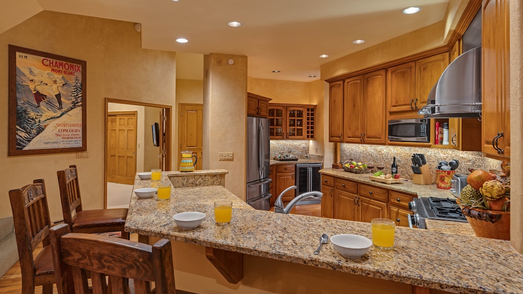 Kitchen with breakfast bar seating