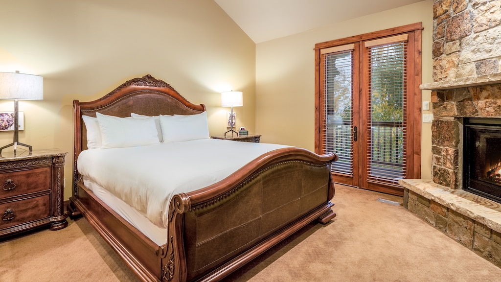 Bedroom 1, Upper Level - Primary Bedroom