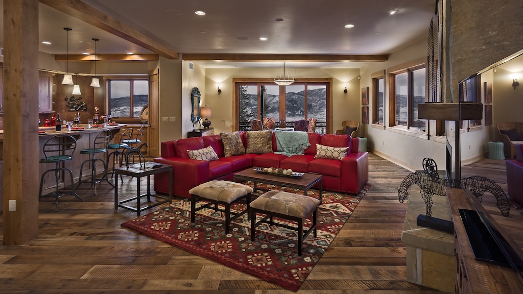 Middle Level Living Room	