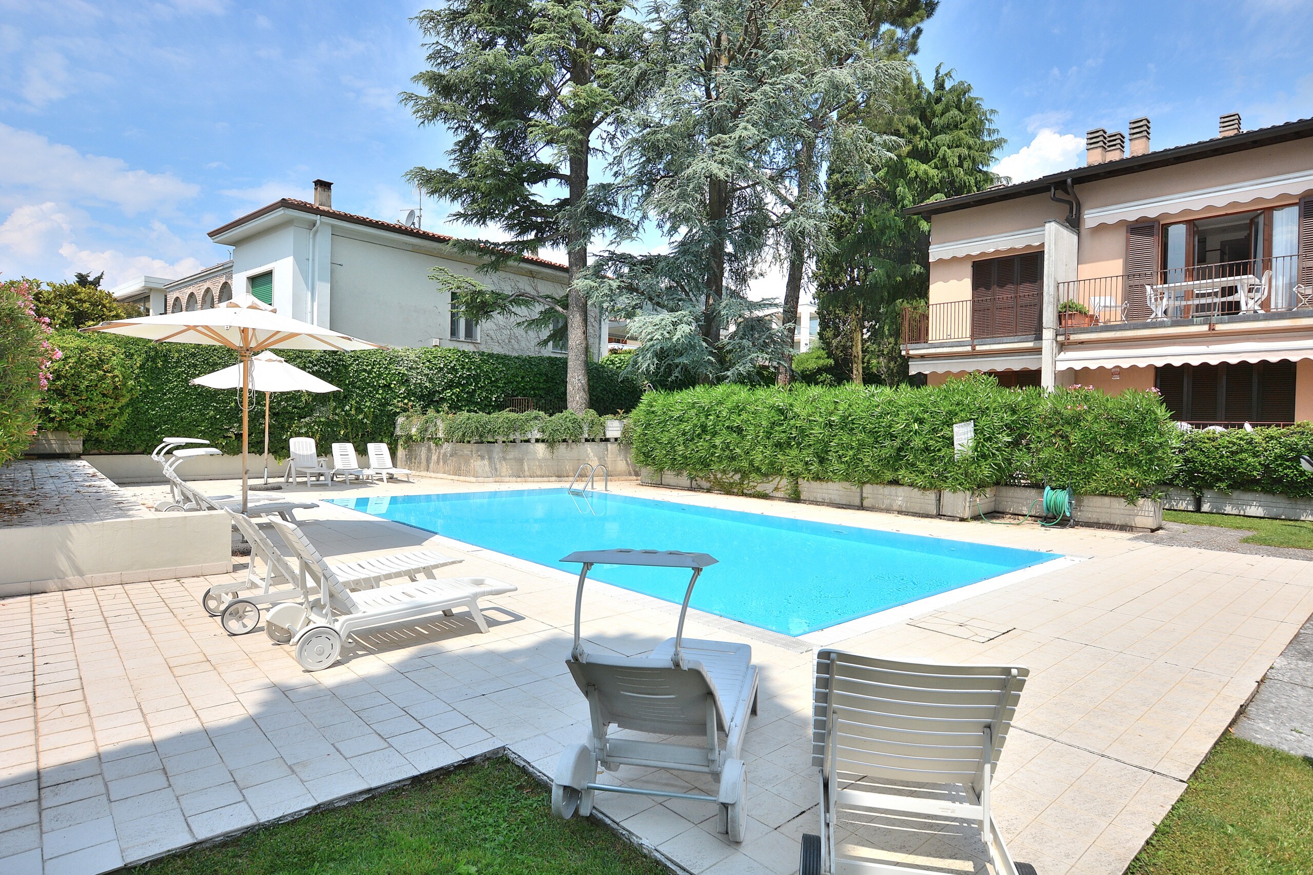 Property Image 2 - Elegant Apartment with Balcony and shared Pool near the centre of Garda 