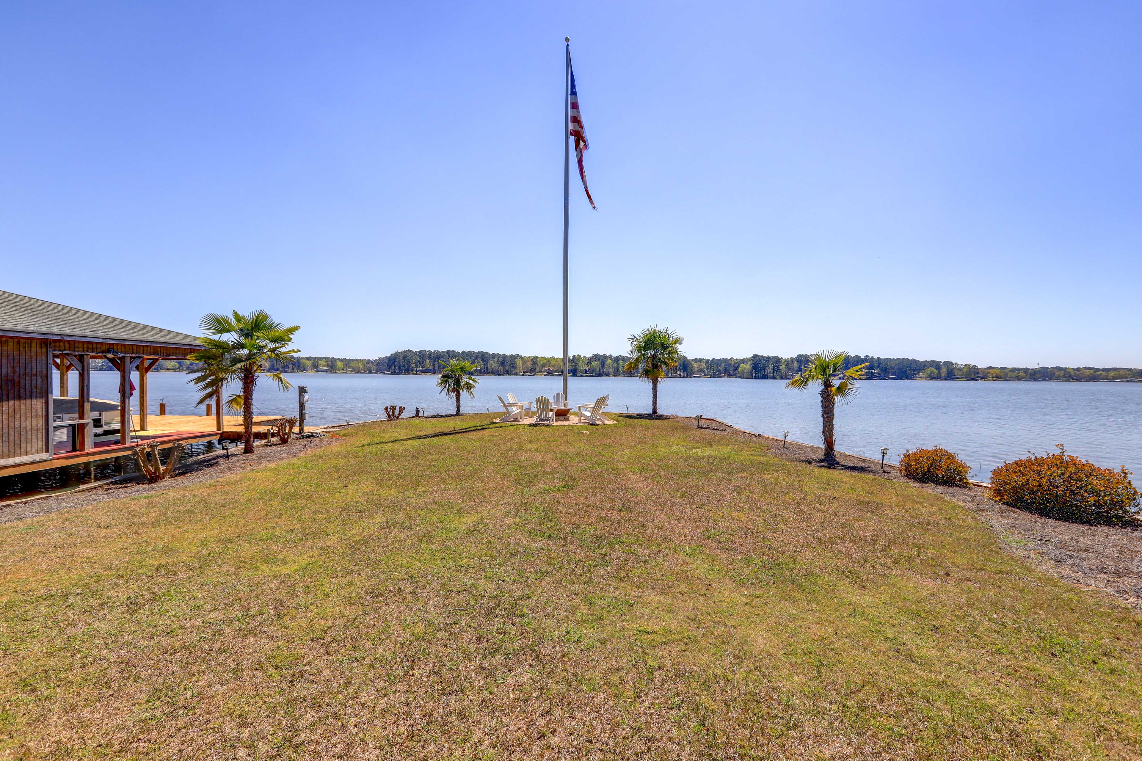 Waterfront Vacation Rental Home on Lake Sinclair!