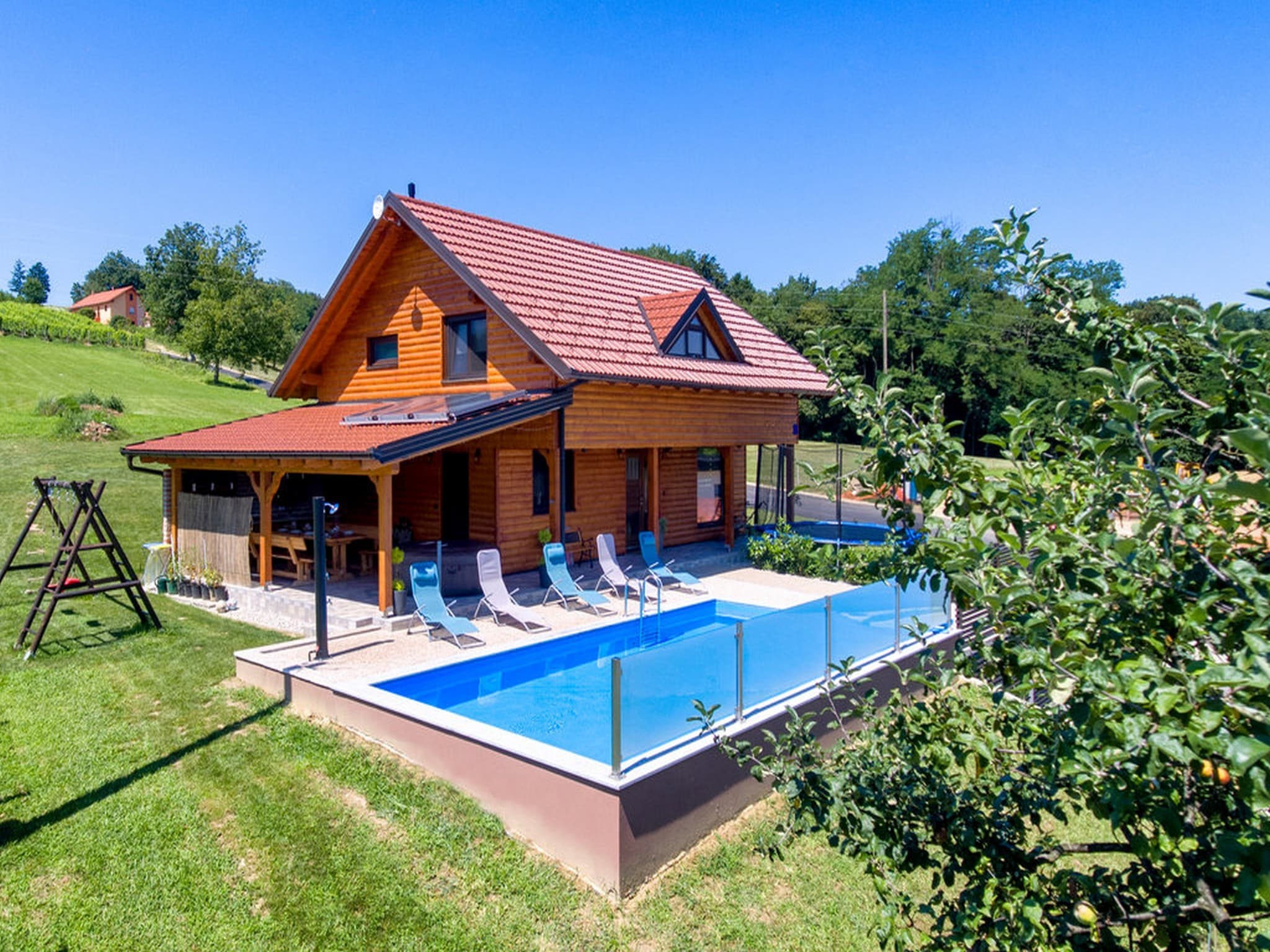 Property Image 1 - Three Bedroom Holiday Home with Swimming Pool