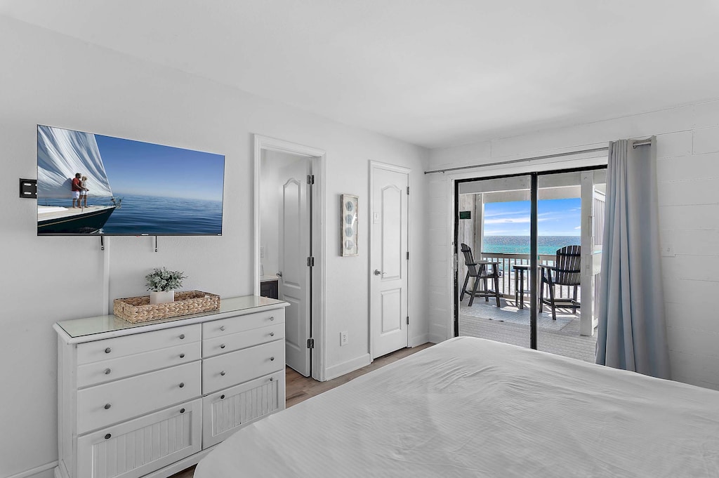 Guest bedroom suite with a flat-screen TV