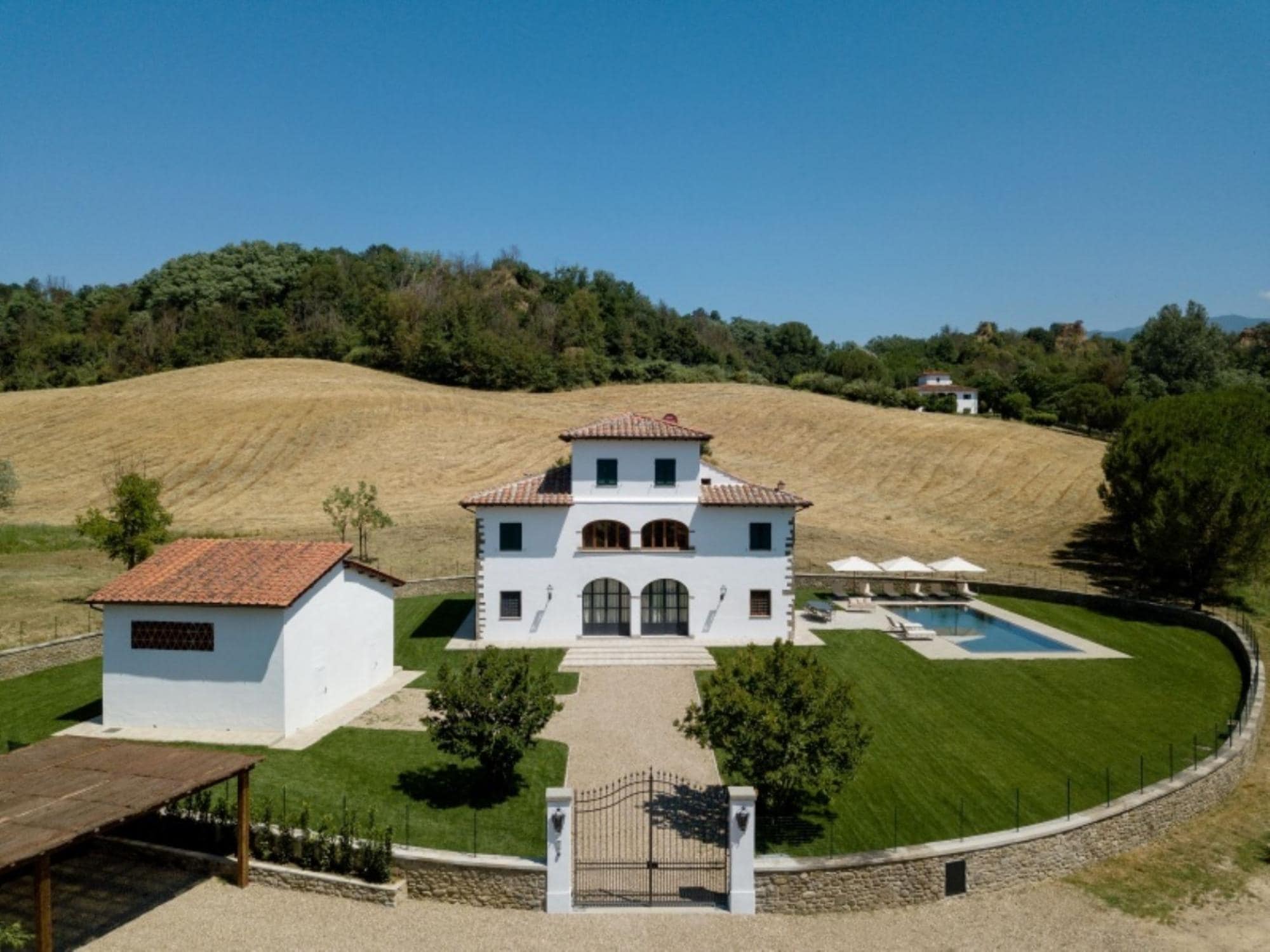 Property Image 2 - Luxury villa in panoramic location 30 minutes from Florence-VILLA IL CIGNO