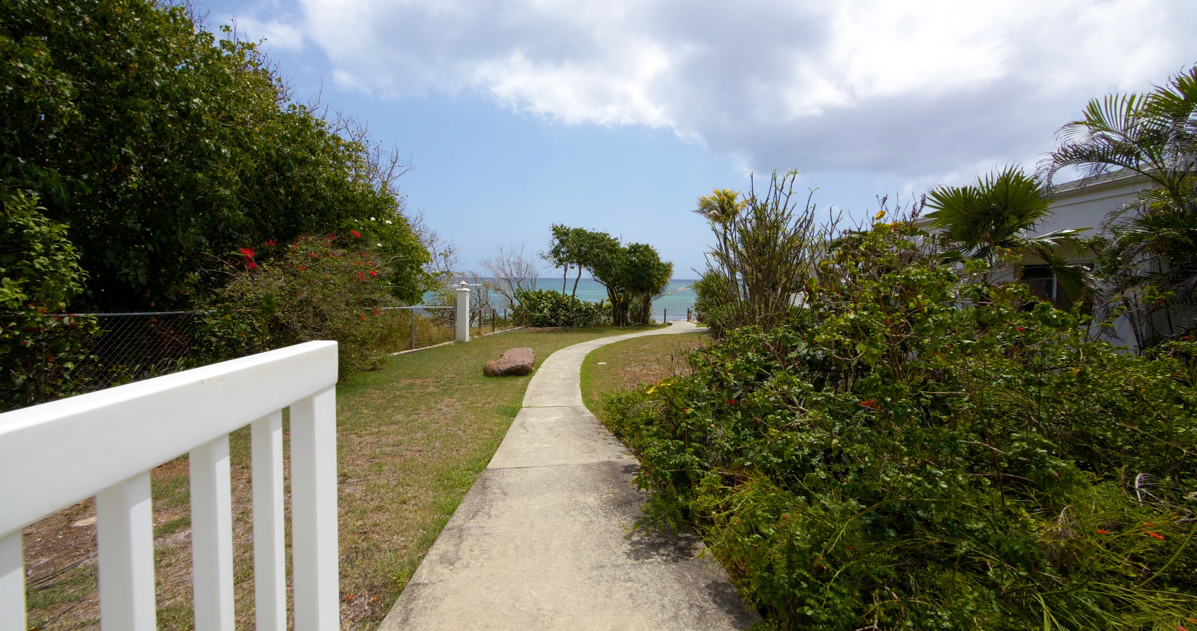 ​​​​​​​Hibiscus Beach House! 2 bedroom, 2.5 bath, take 30 steps to your private beach