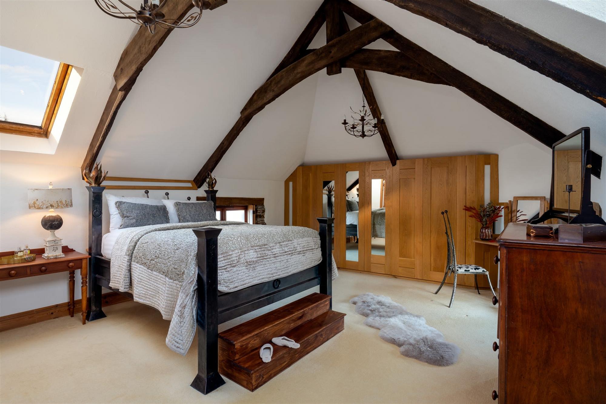 Property Image 1 - The Old Coach House - Converted barn with private garden  parking and fireplace