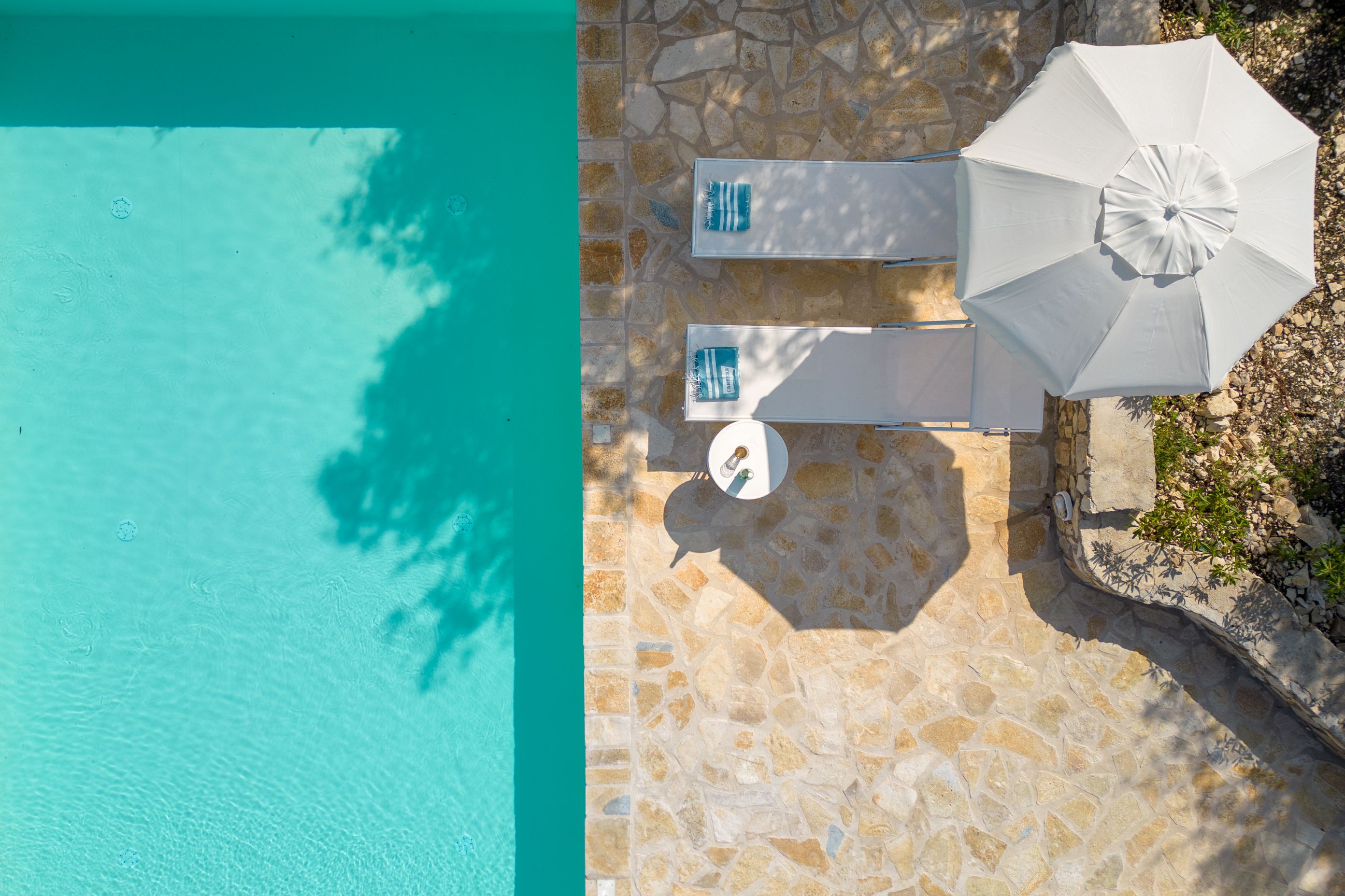 Dreamy moments around the pool