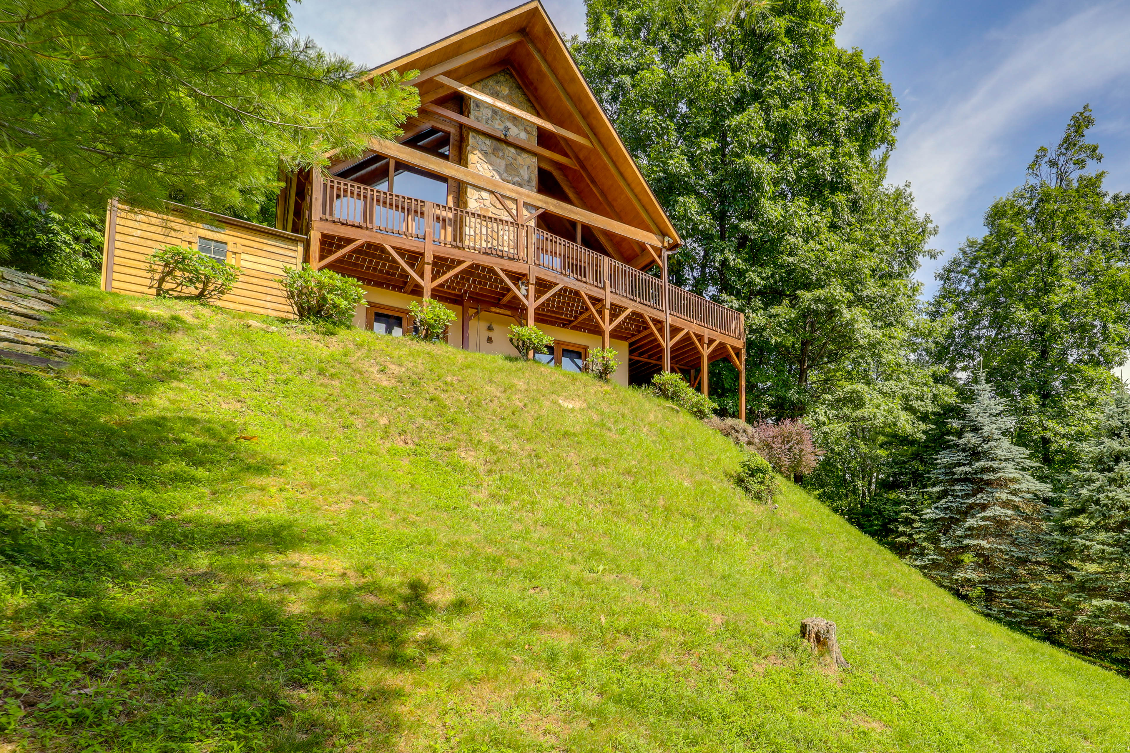 Property Image 2 - Smoky Mountain Vacation Rental w/ Large Deck!