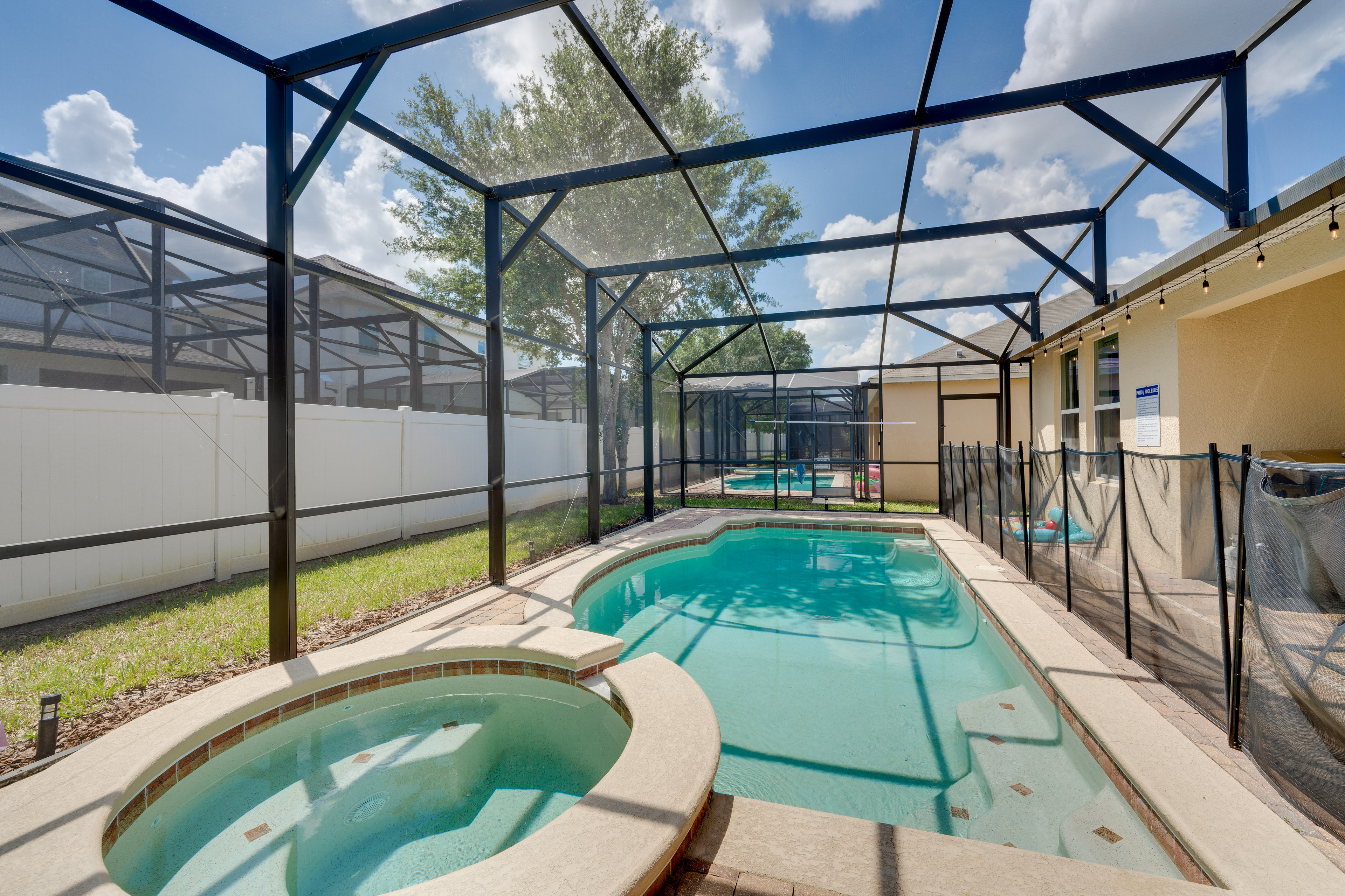 Central Family Home w/ Lanai < 10 Mi to Disney!